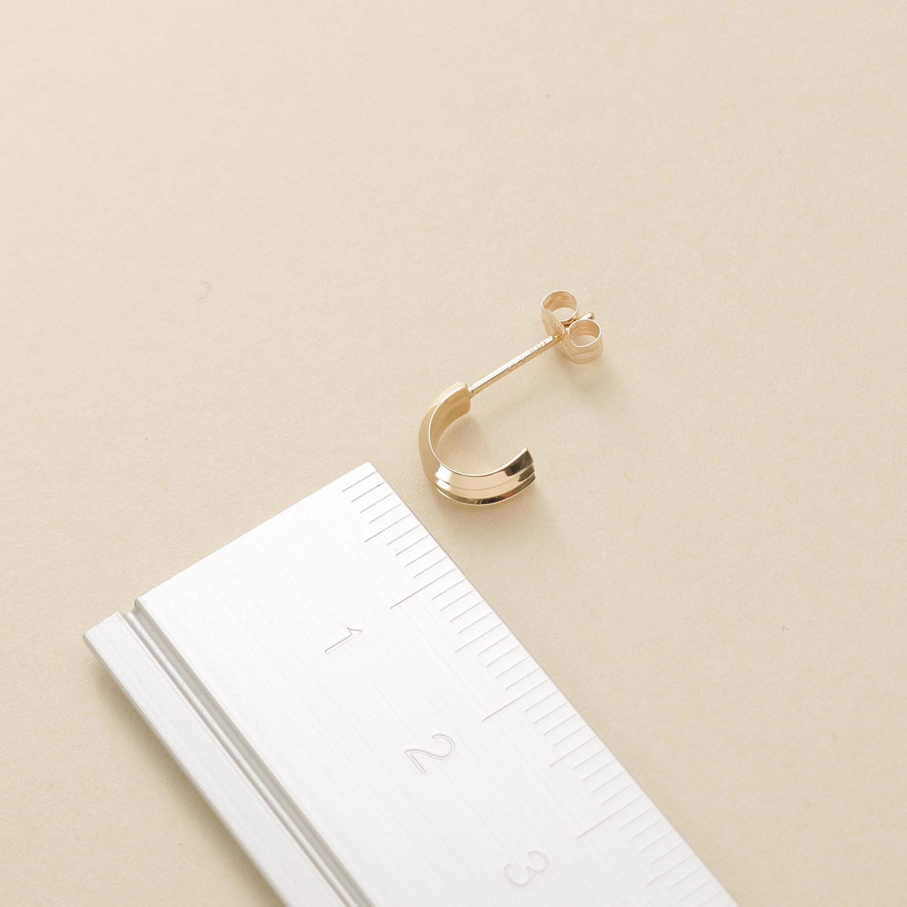 COCOSHNIK ONKITSCH「K10トリプルリッジピアス」|ピアス|