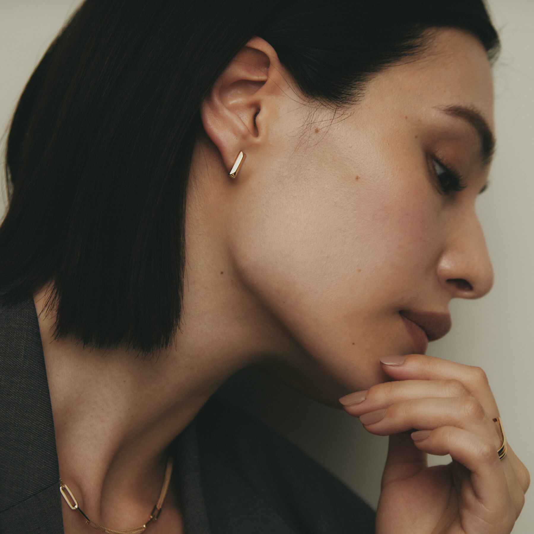 COCOSHNIK「K10中空レクタングルピラミッド スタッドピアス」|ピアス|