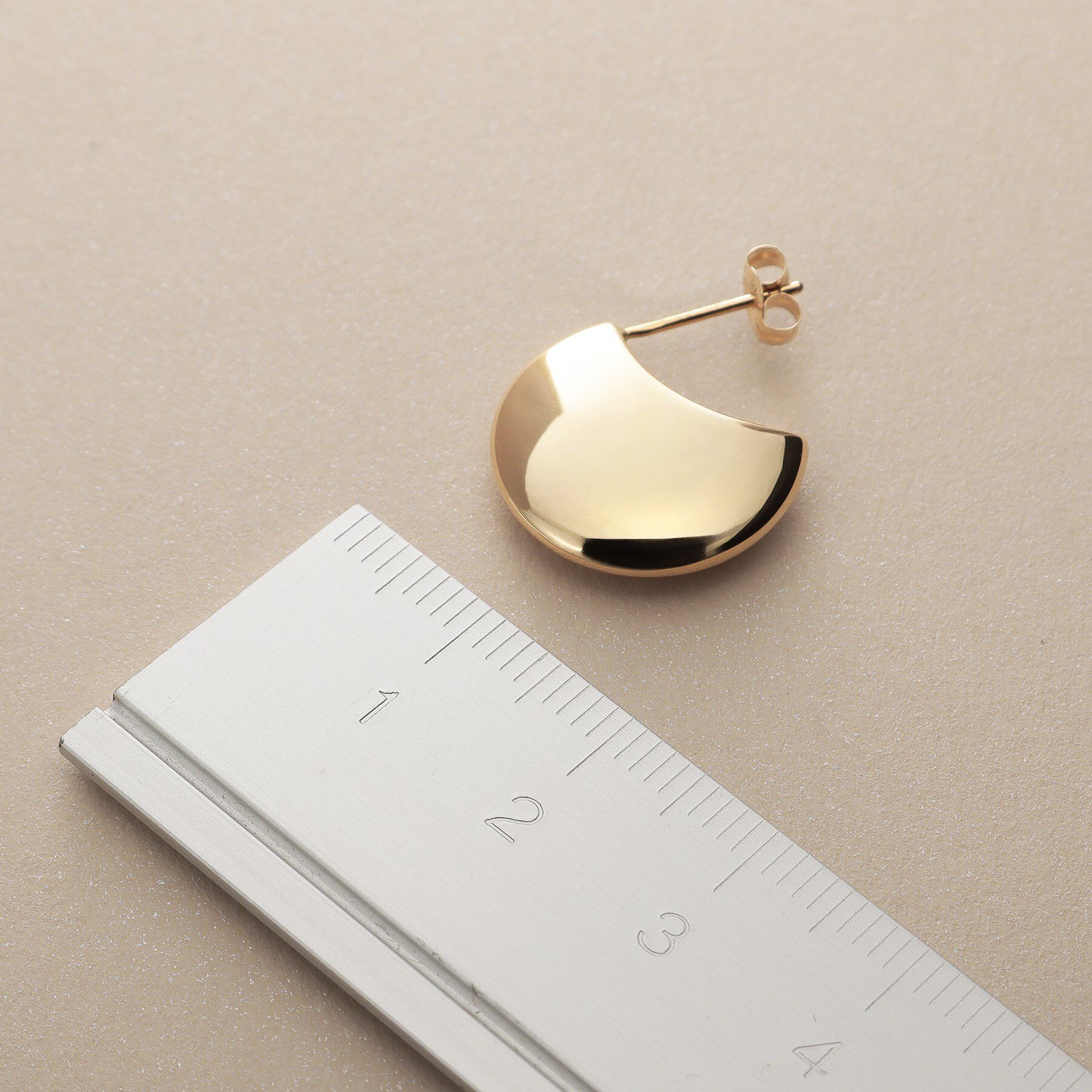 COCOSHNIK「K10中空カーブフラット スタッズピアス」|ピアス|