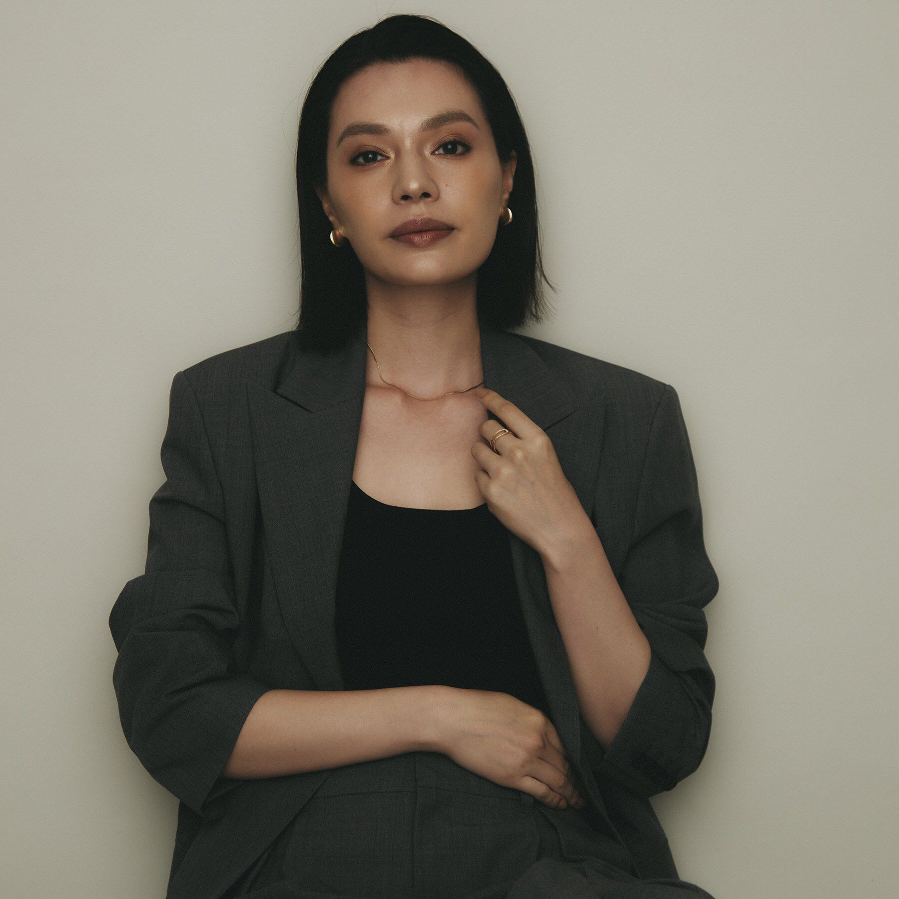 COCOSHNIK「K10中空カーブフラット スタッズピアス」|ピアス|