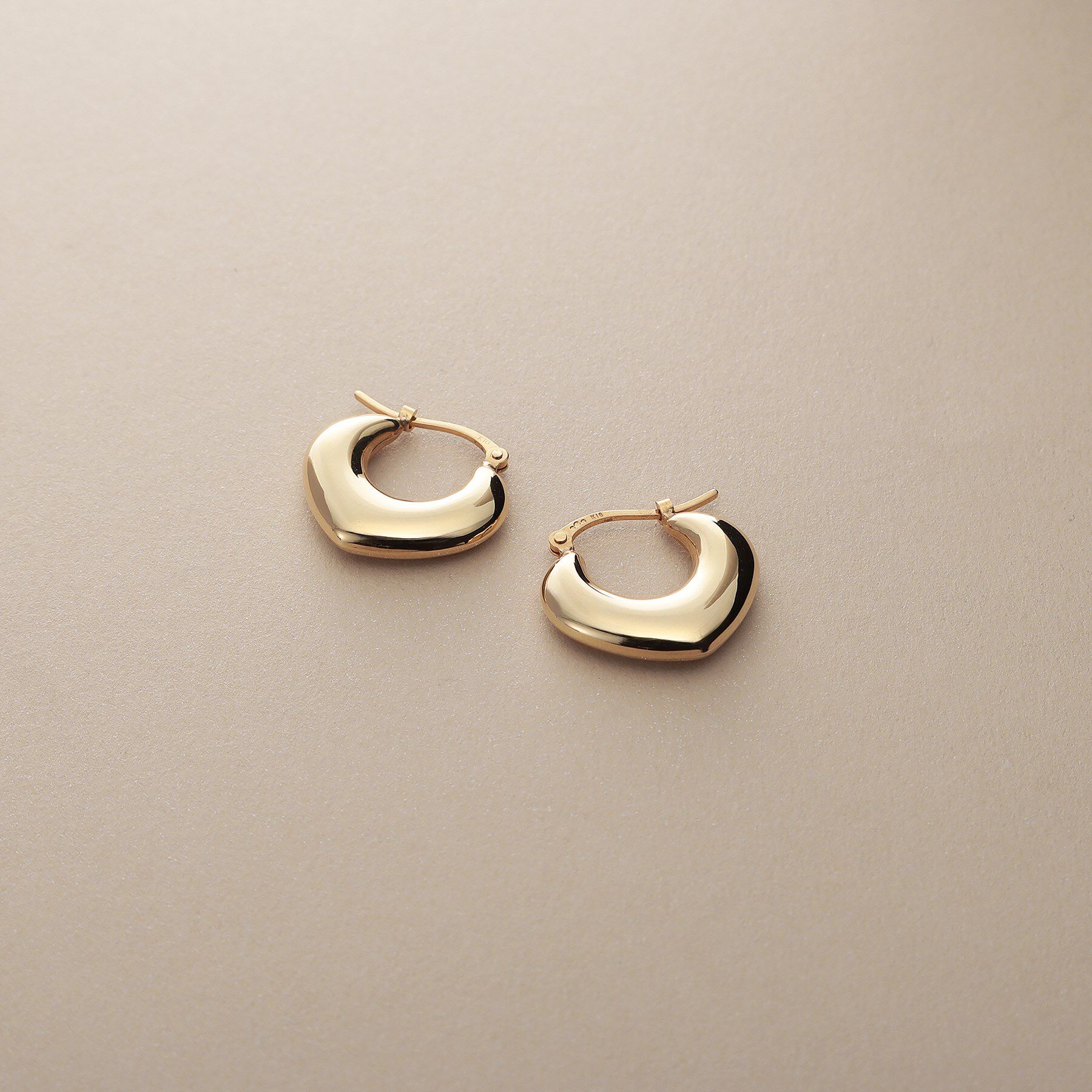 COCOSHNIK「K10中空アラベスクシェイプ フープピアス」|ピアス|