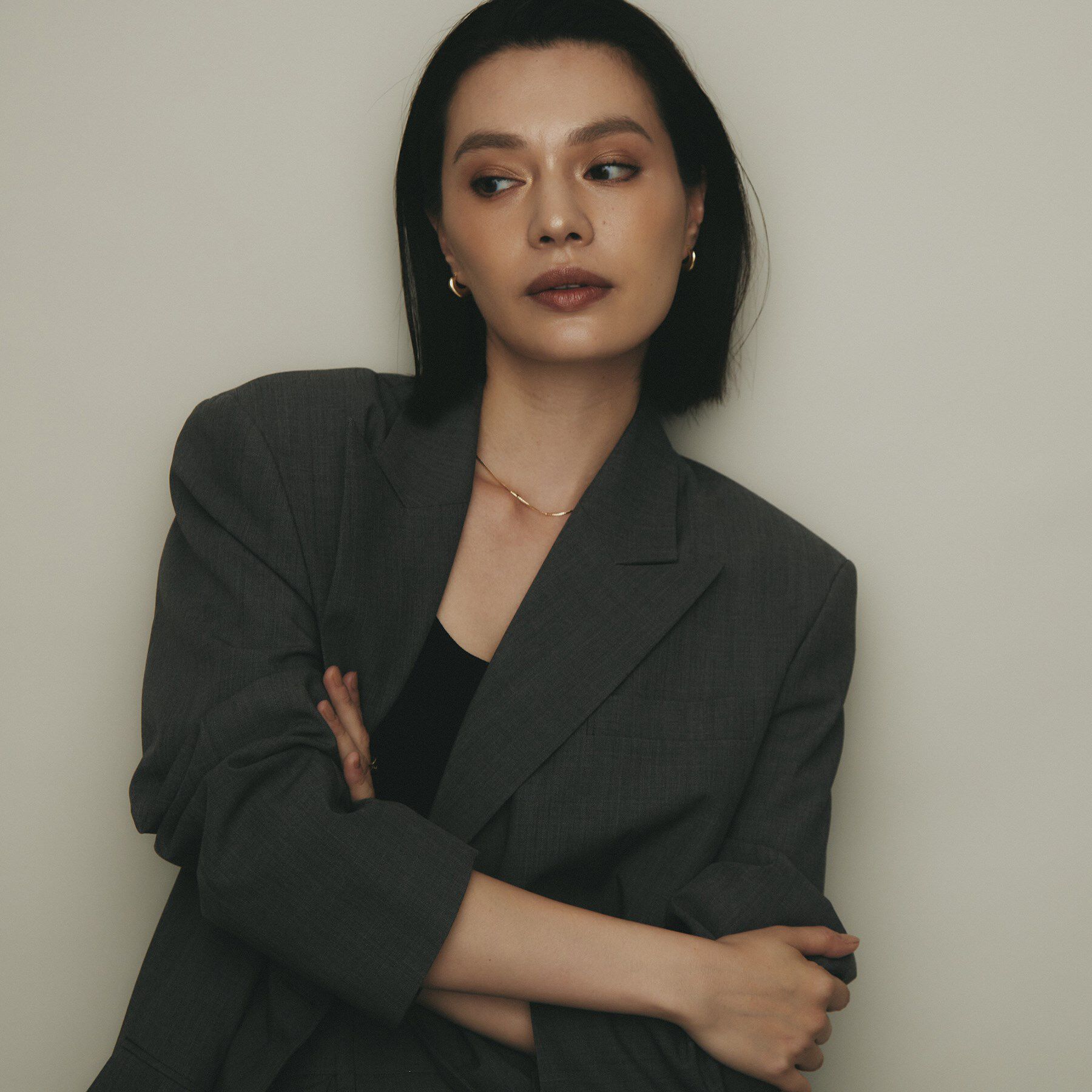 COCOSHNIK「K10中空アラベスクシェイプ フープピアス」|ピアス|