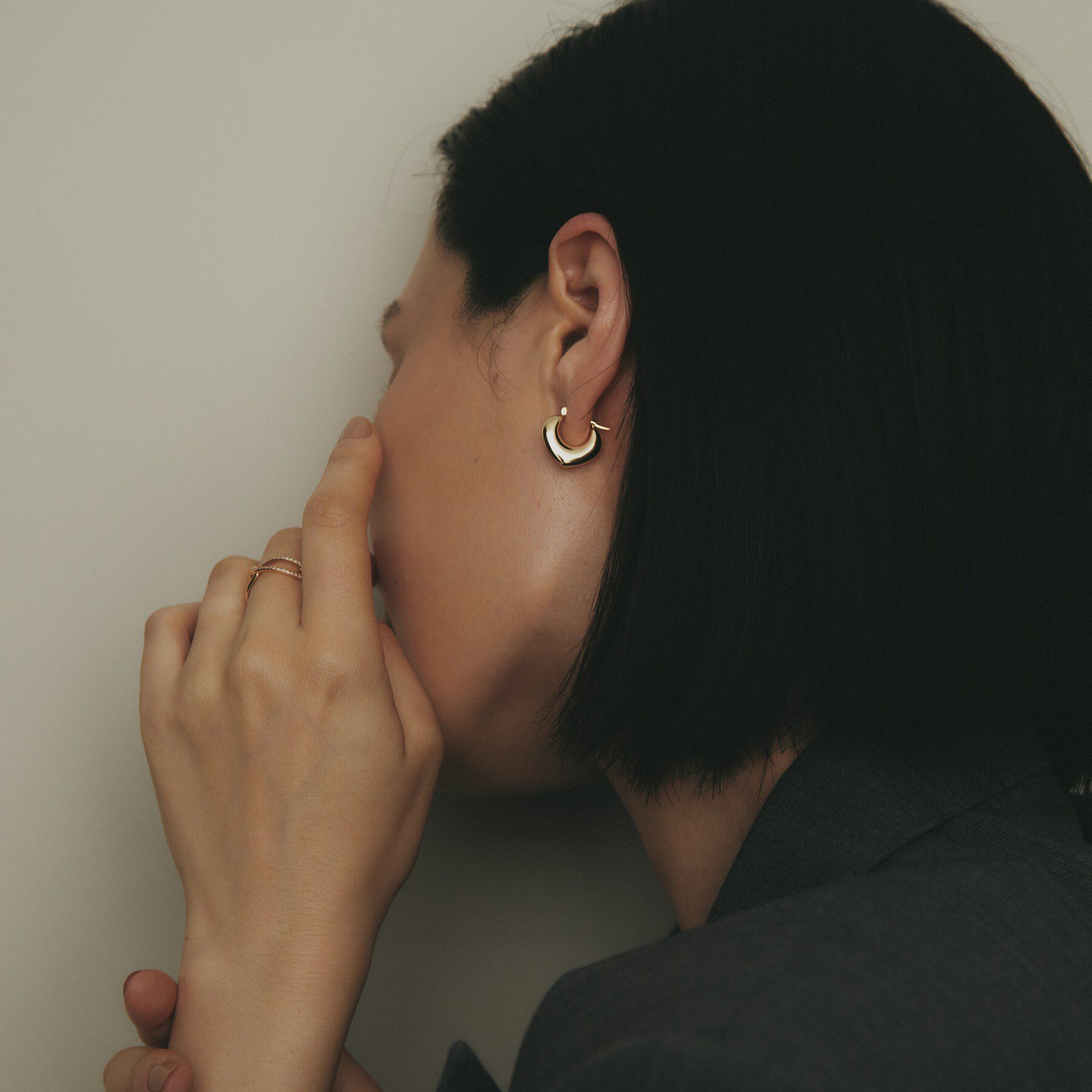 COCOSHNIK「K10中空アラベスクシェイプ フープピアス」|ピアス|