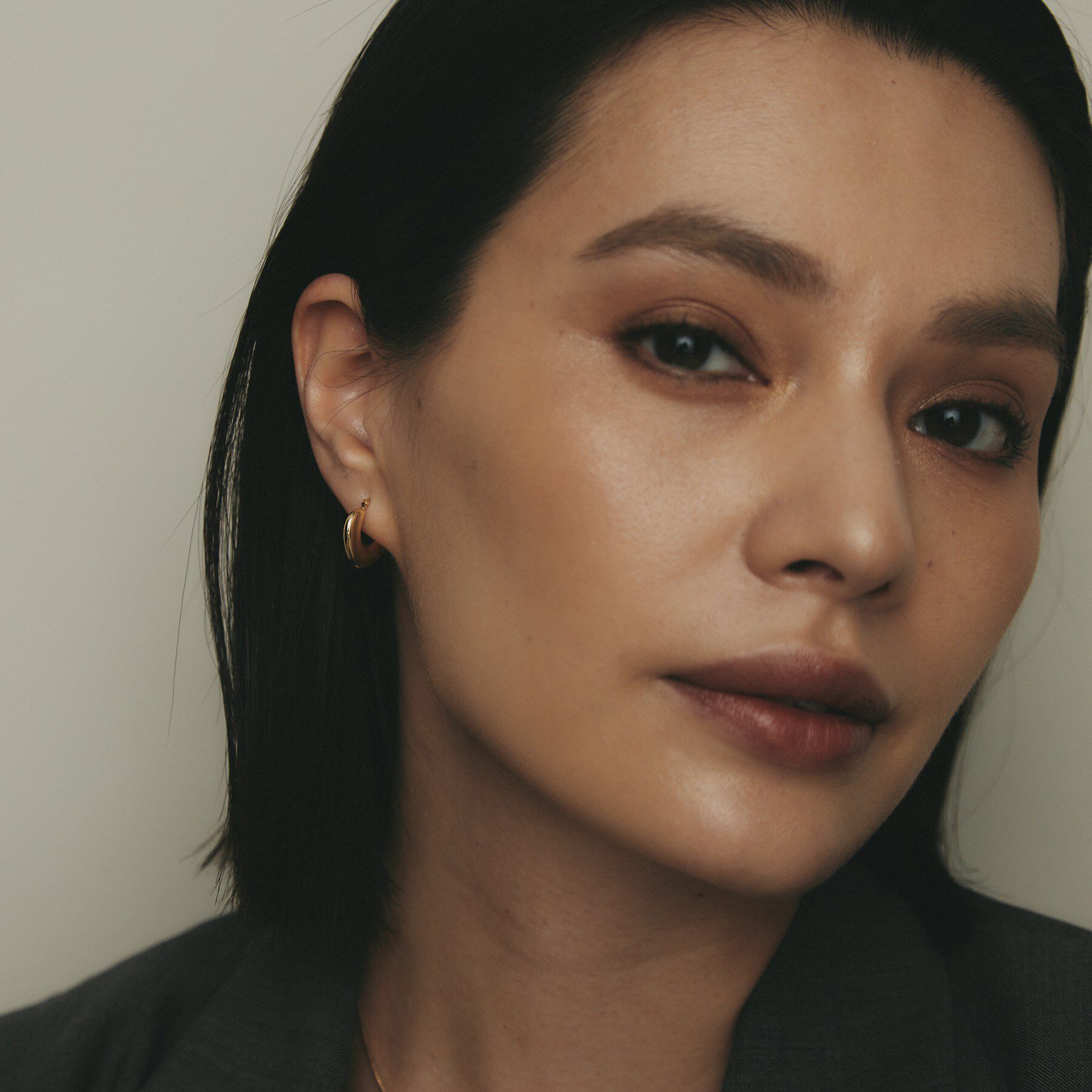 COCOSHNIK「K10中空アラベスクシェイプ フープピアス」|ピアス|