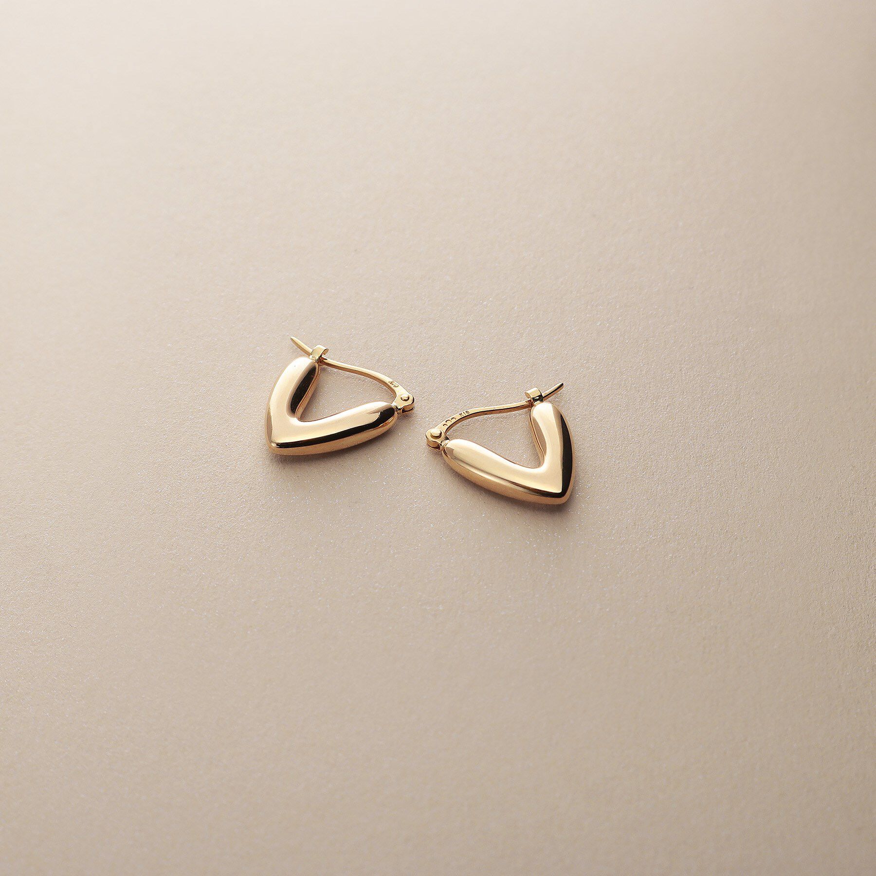 COCOSHNIK「K10中空ハートシェイプ フープピアス」|ピアス|