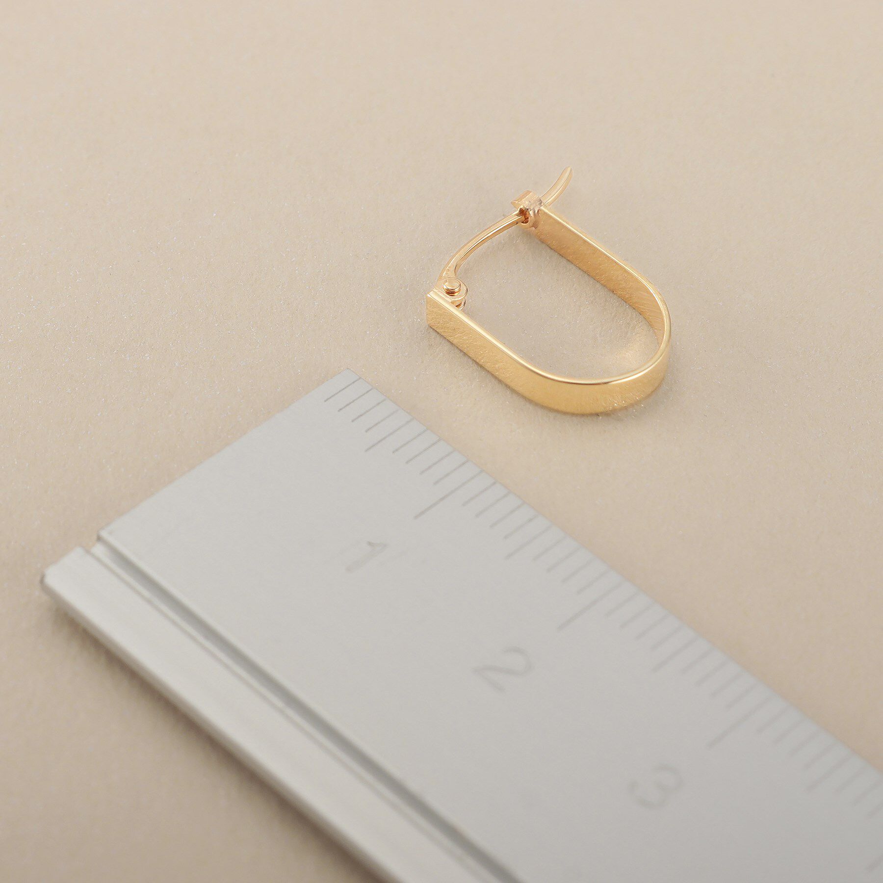 COCOSHNIK「K10平打ち楕円 フープピアス」|ピアス|