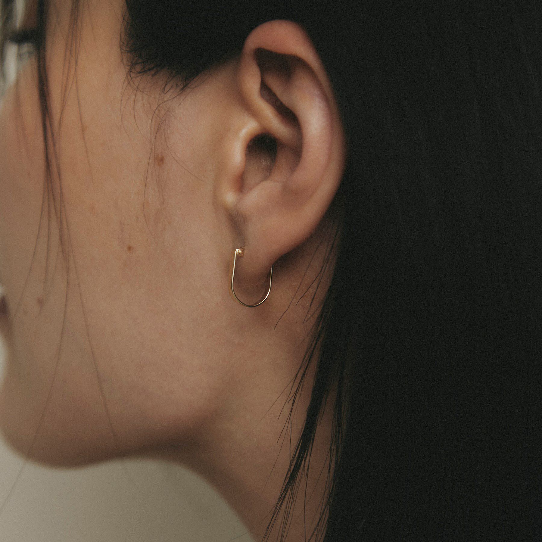 COCOSHNIK「K10平打ち楕円 フープピアス」|ピアス|