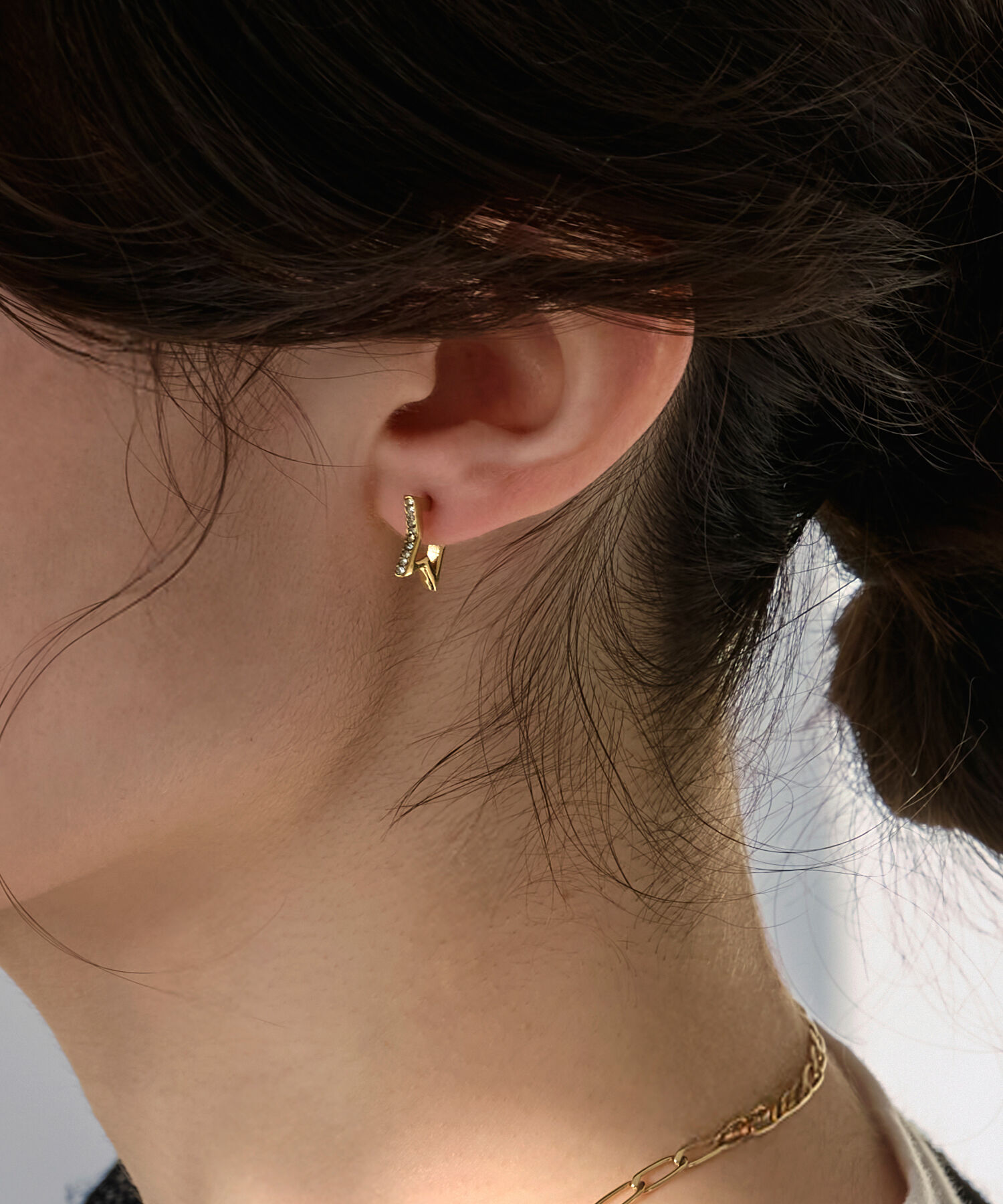 Phoebe「【金属アレルギー対応】ワンタッチライナースタービジューフープピアス　ゴールド」|ピアス|