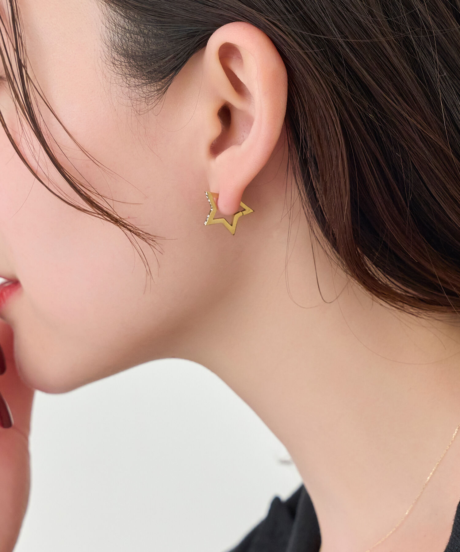 Phoebe「【金属アレルギー対応】ワンタッチライナースタービジューフープピアス　ゴールド」|ピアス|
