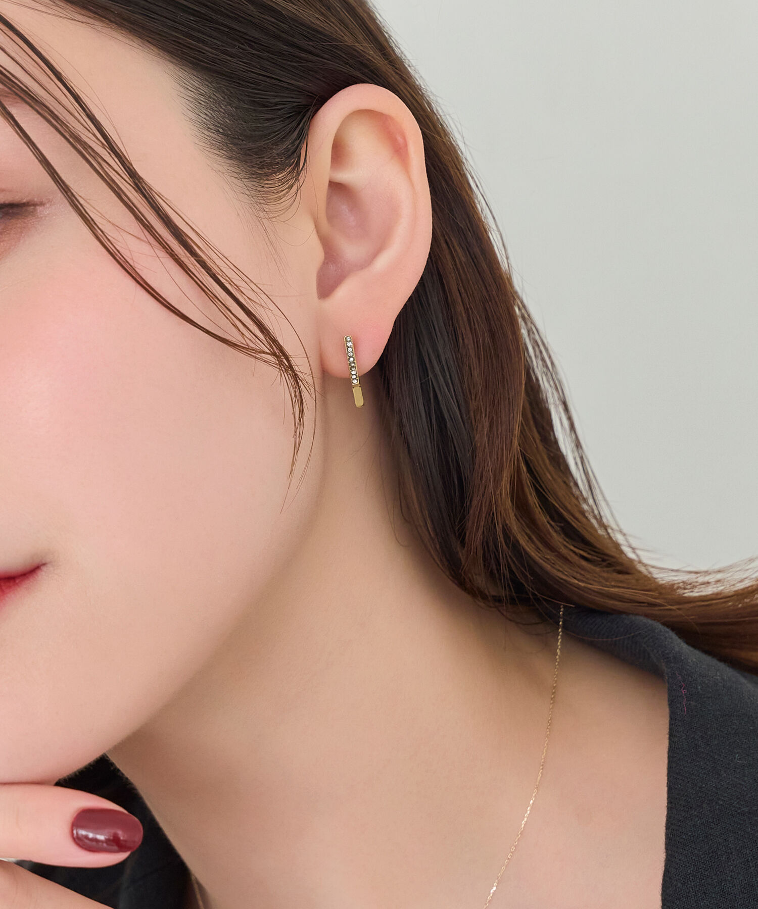 Phoebe「【金属アレルギー対応】ワンタッチライナースタービジューフープピアス　ゴールド」|ピアス|