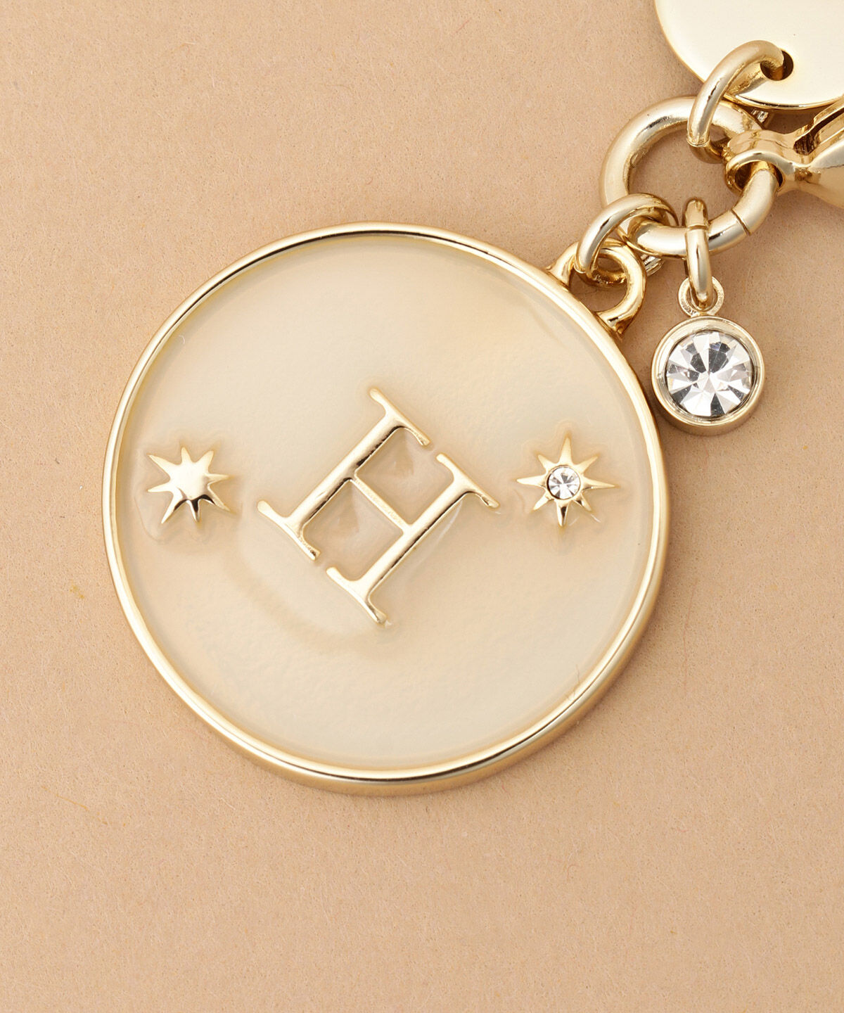 Samantha Thavasa「シャイニーイニシャルファスナーチャーム H」|チャーム・キーホルダー|