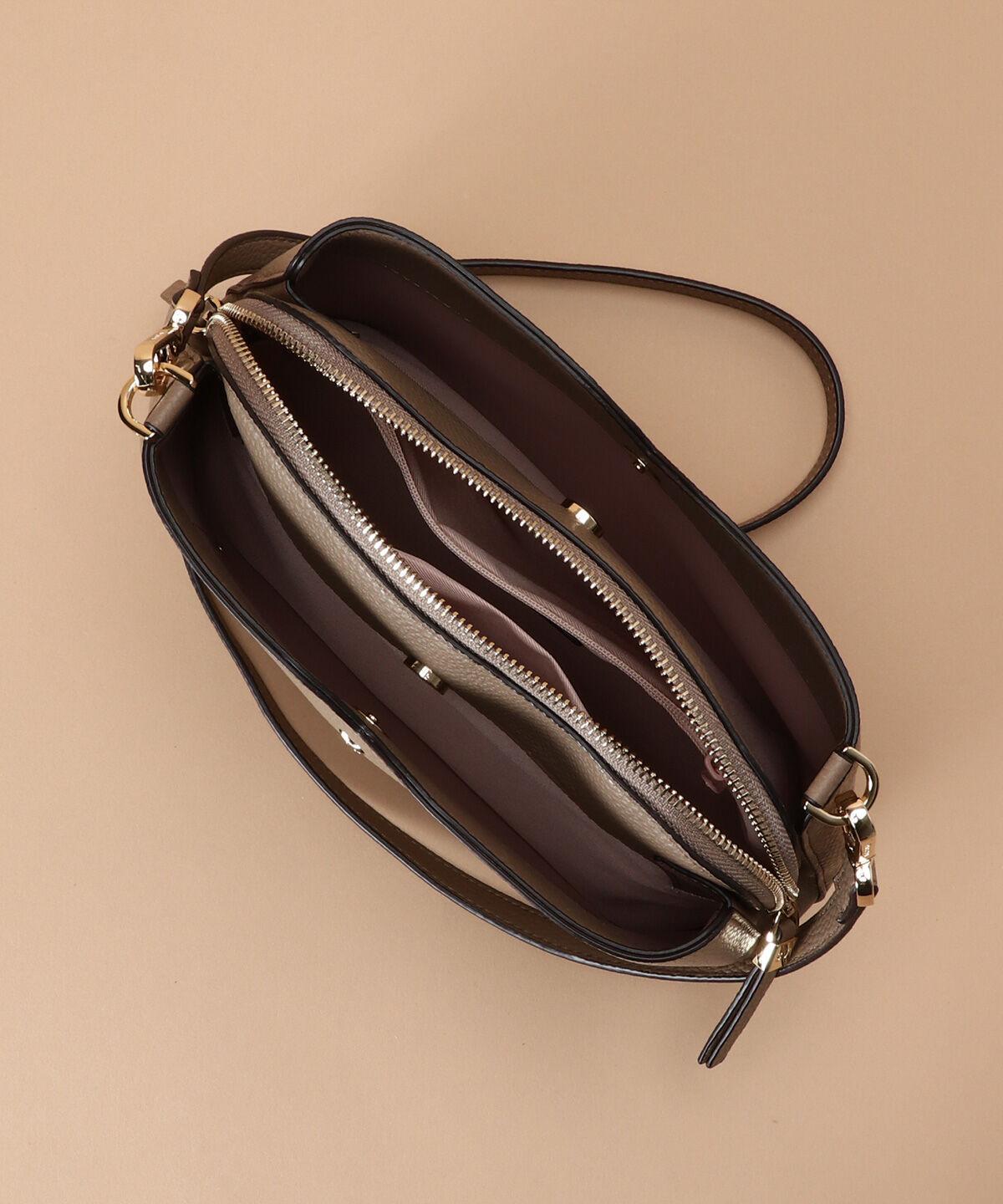 Samantha Thavasa「ウェーブデザインカッティングショルダーバッグ」|ショルダー・メッセンジャー|