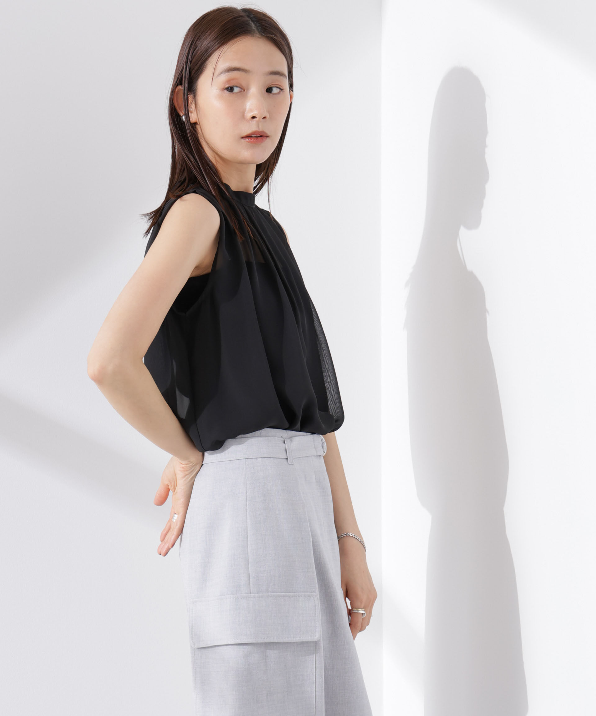 nano･universe「シアージョーゼットギャザーノースリーブブラウス」|シャツ・ブラウス|