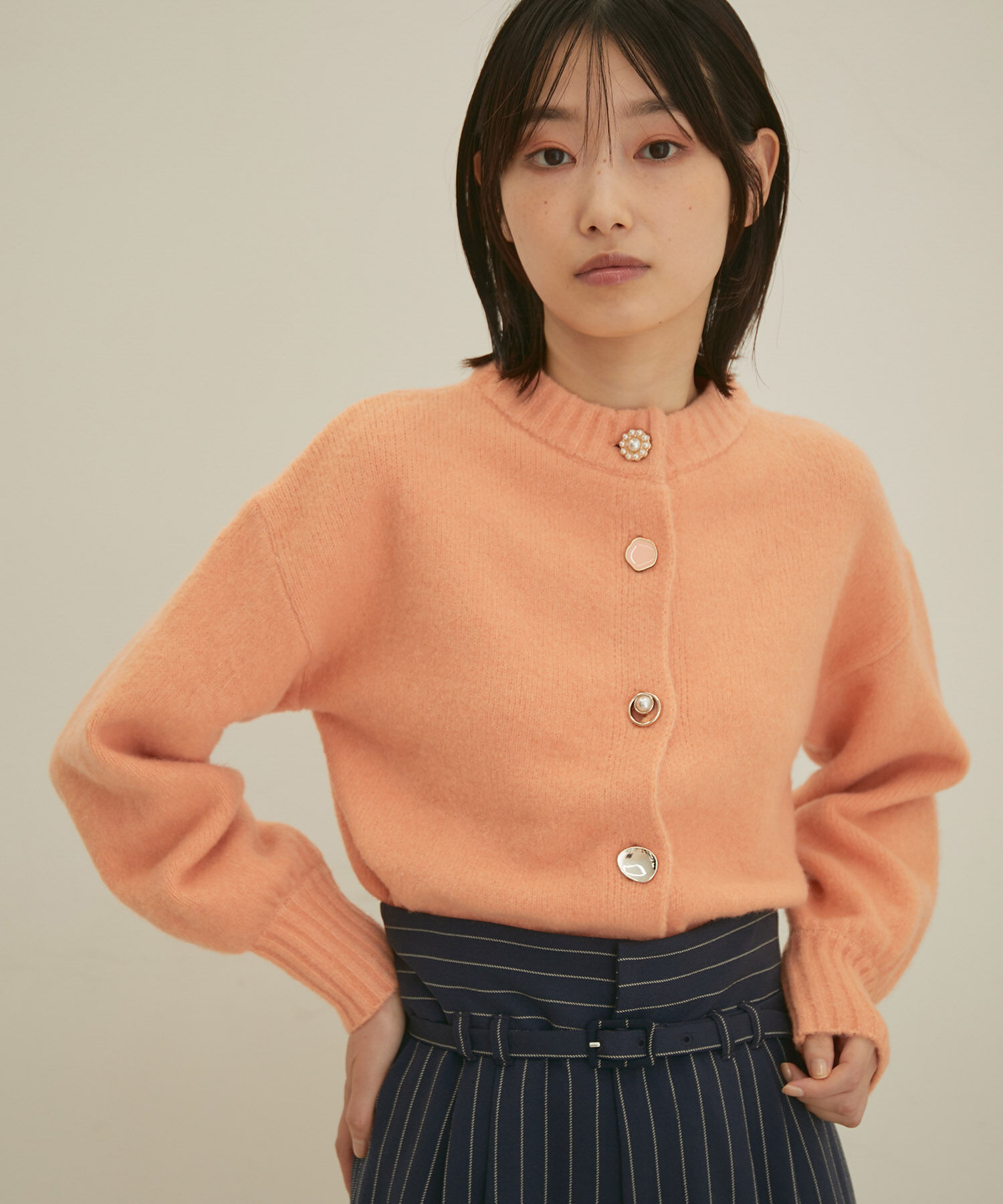 VIS「【洗える】レトロ釦ボリュームスリーブカーディガン」|カーディガン|