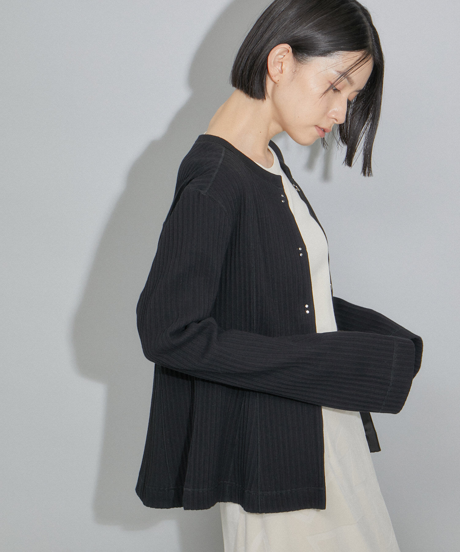 ADAM ET ROPE'「【WEB限定・洗える】フレアーリブカーディガン」|カーディガン|ブラック(01)