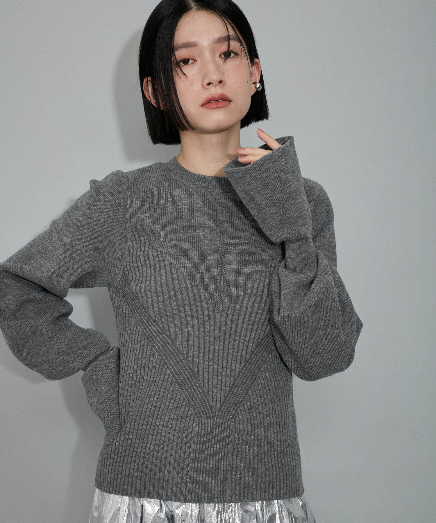 ADAM ET ROPE'「【WEB限定・サステナブル・洗える】フレアカフスパターンニット」|ニット・セーター|チャコール(06)