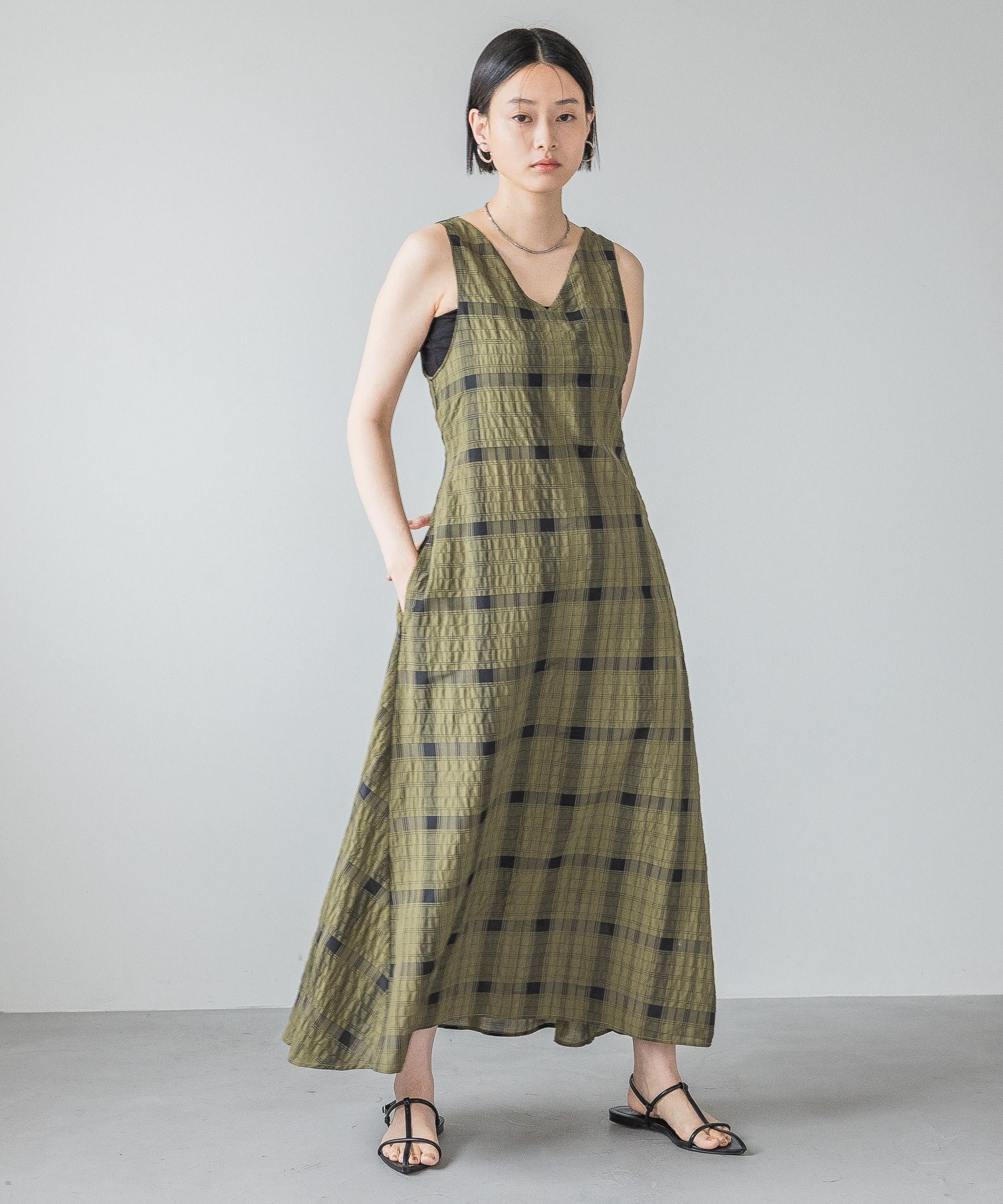 A part by 「バックオープンチェックワンピース」|ワンピース|グリーン