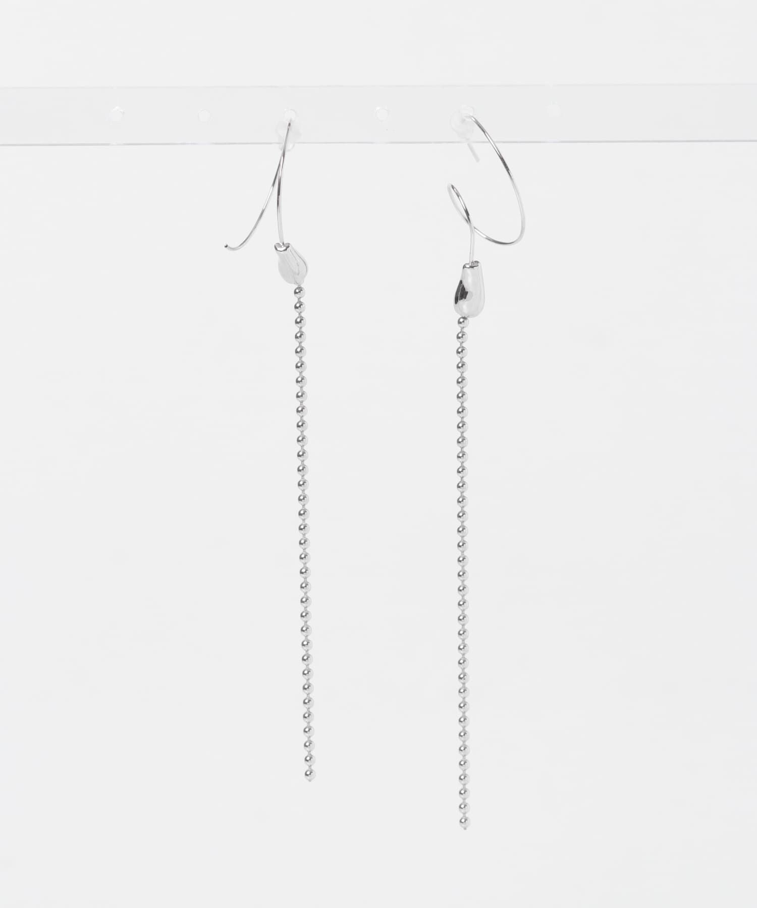 SMELLY「アシメサークルフックボールチェーンピアス」|ピアス|