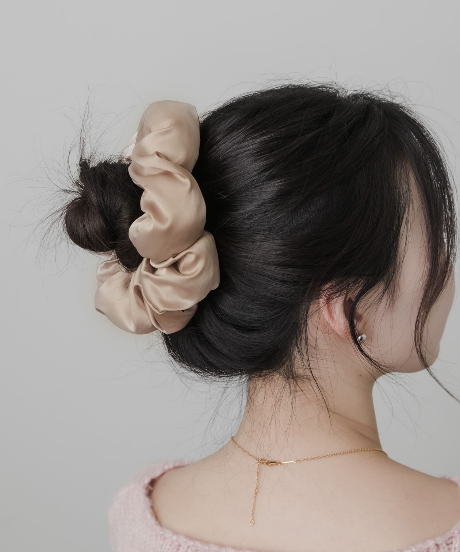 SMELLY「サテンボリュームビッグシュシュ」|ヘアゴム・シュシュ|