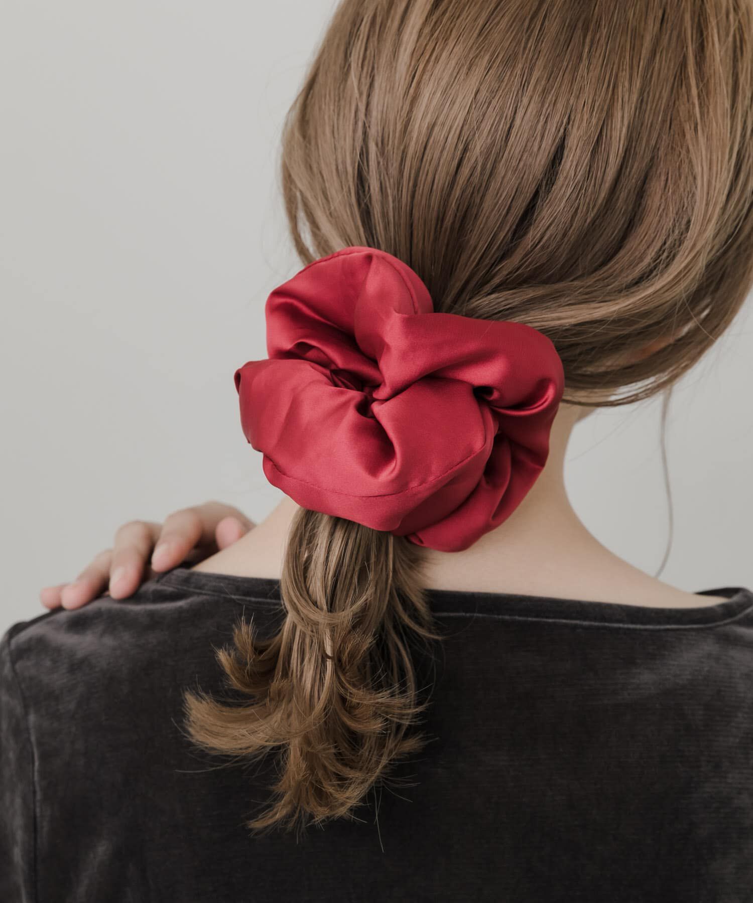 SMELLY「サテンボリュームビッグシュシュ」|ヘアゴム・シュシュ|