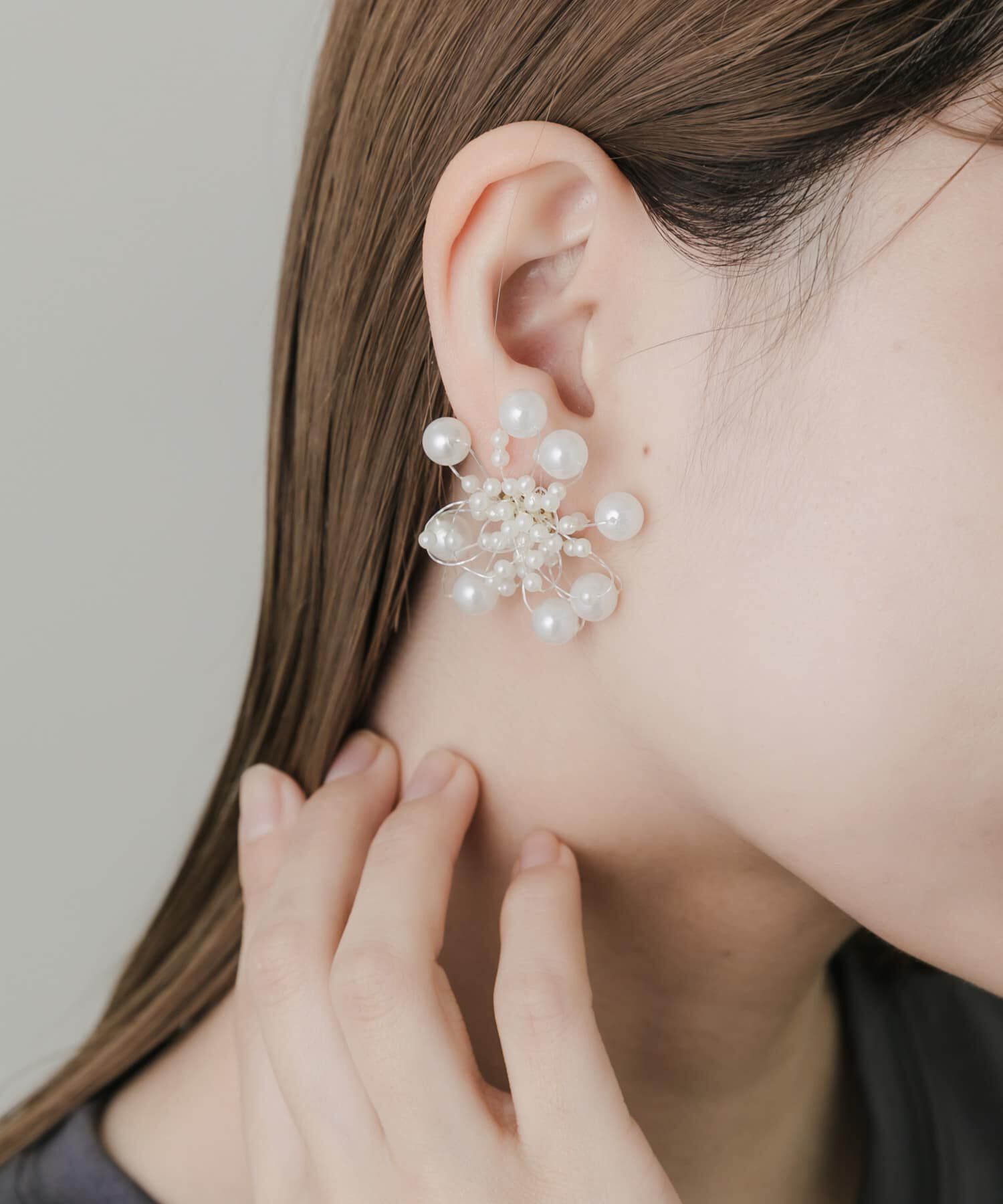 SMELLY「フラワーモチーフパールシャワーピアス」|ピアス|アイボリー