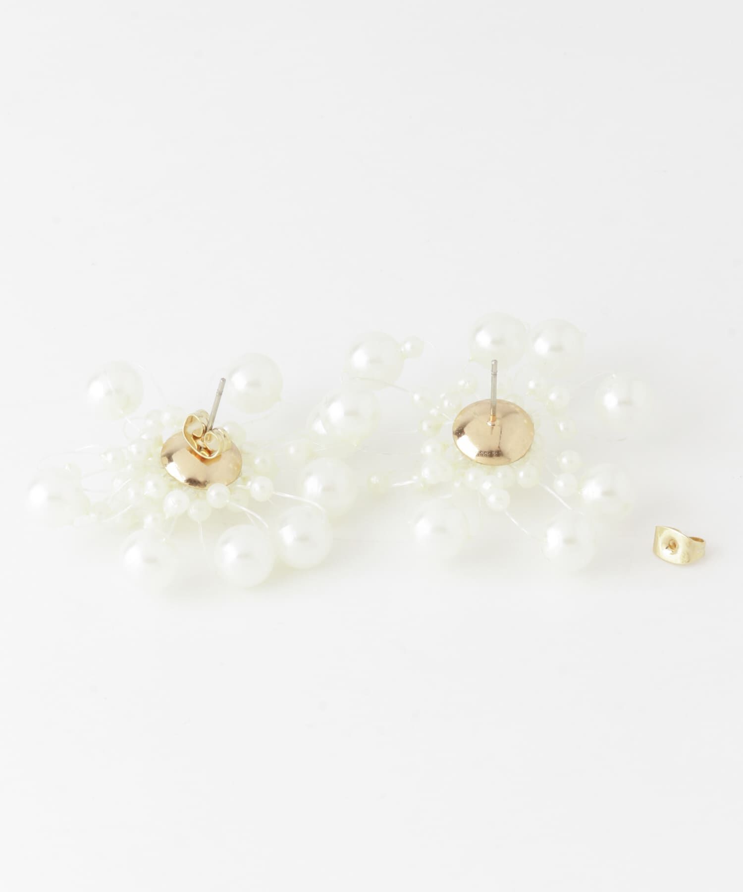 SMELLY「フラワーモチーフパールシャワーピアス」|ピアス|