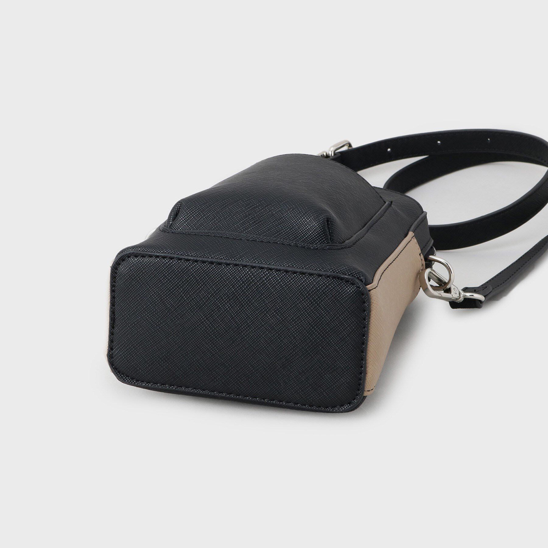 tk.TAKEO KIKUCHI「ポケットミニショルダー」|ショルダー・メッセンジャー|