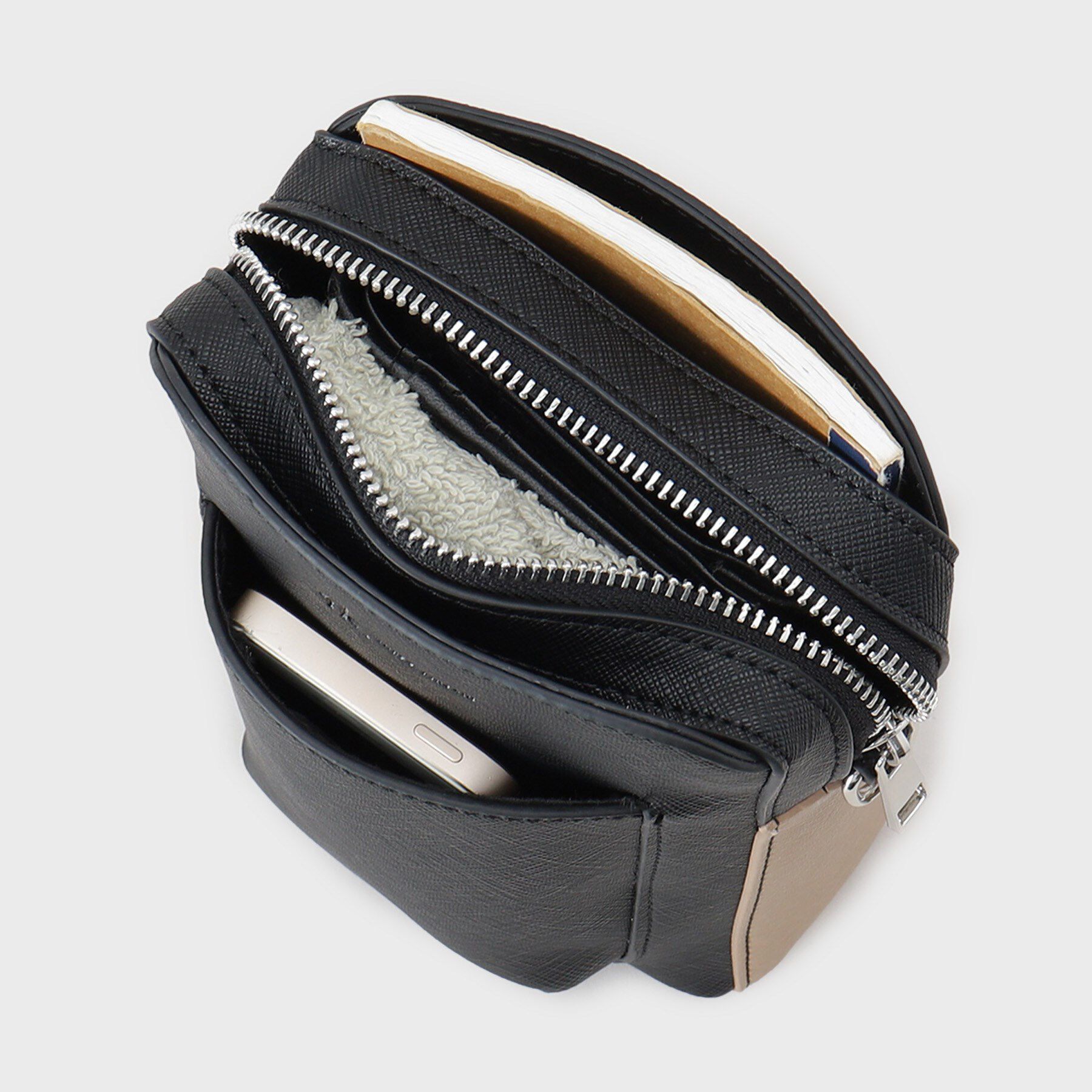 tk.TAKEO KIKUCHI「ポケットミニショルダー」|ショルダー・メッセンジャー|