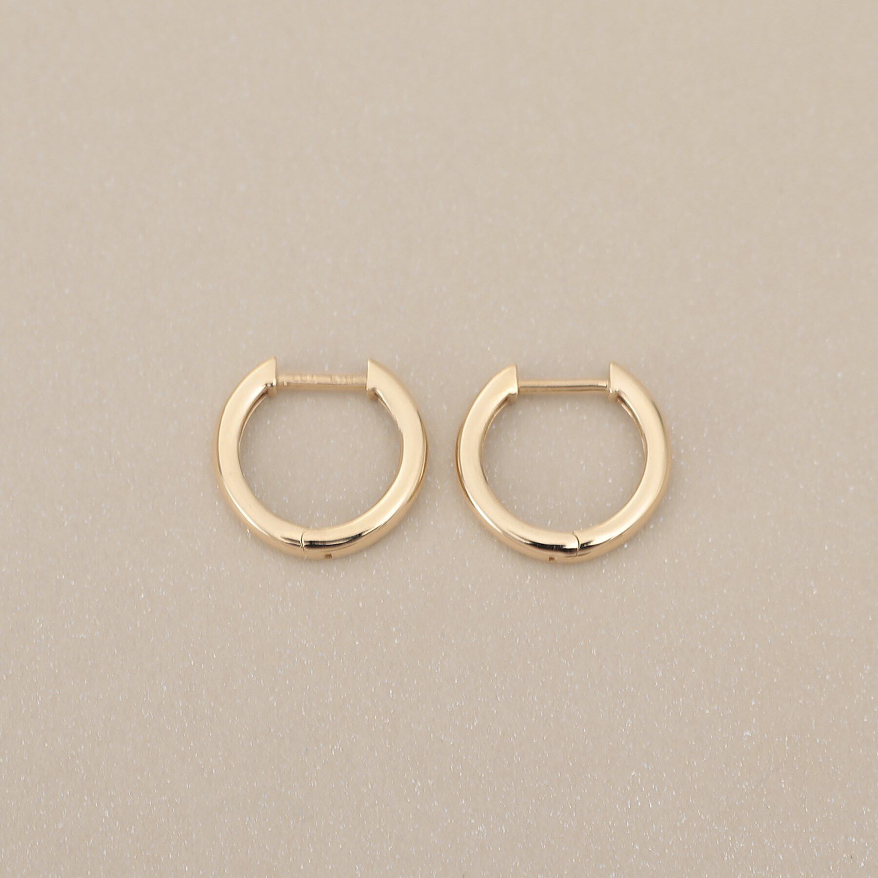 COCOSHNIK「K10平甲中折れ フープピアス」|ピアス|