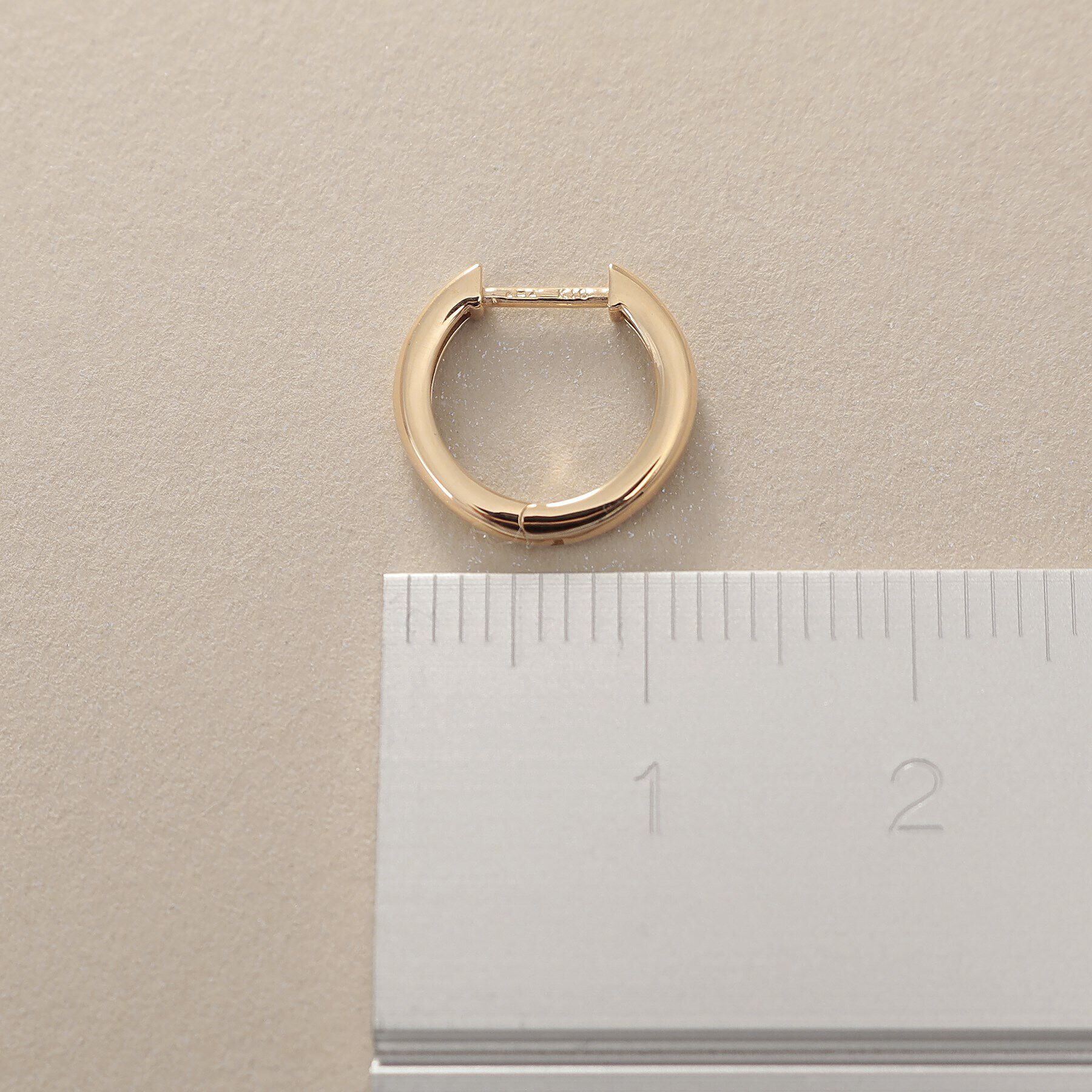 COCOSHNIK「K10平甲中折れ フープピアス」|ピアス|