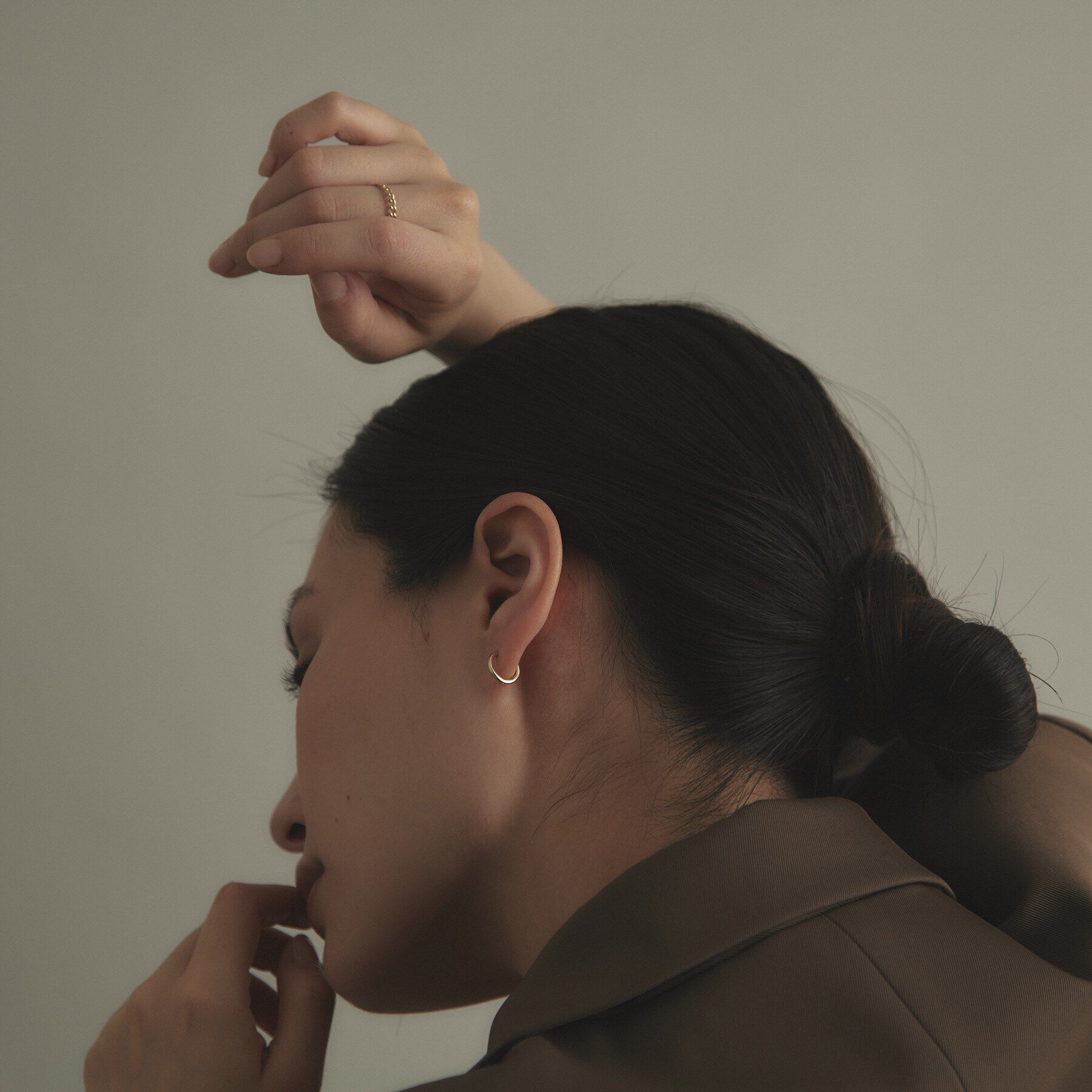 COCOSHNIK「K10平甲中折れ フープピアス」|ピアス|