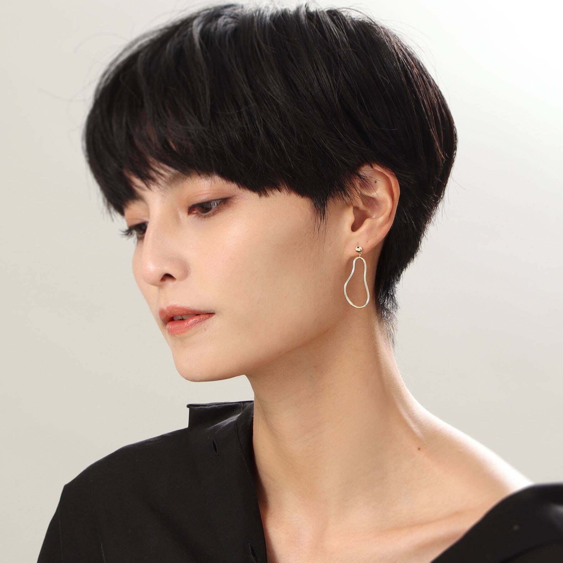 COCOSHNIK「K10カーブライン スタッドピアス」|ピアス|