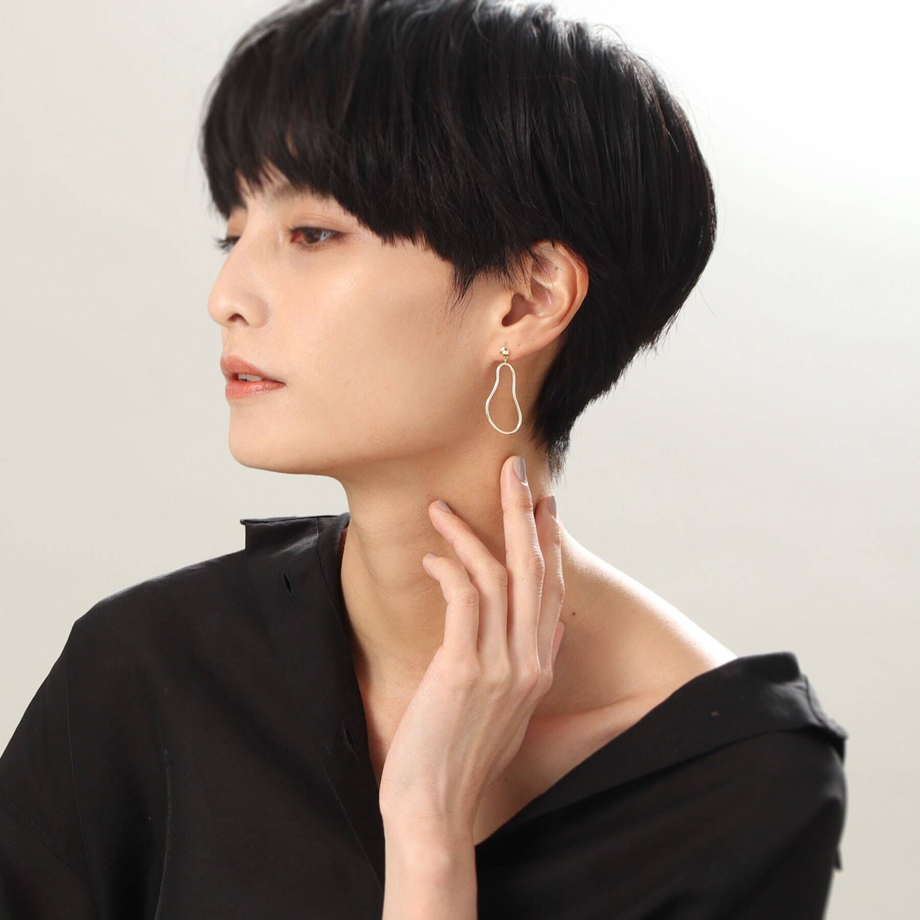 COCOSHNIK「K10カーブライン スタッドピアス」|ピアス|