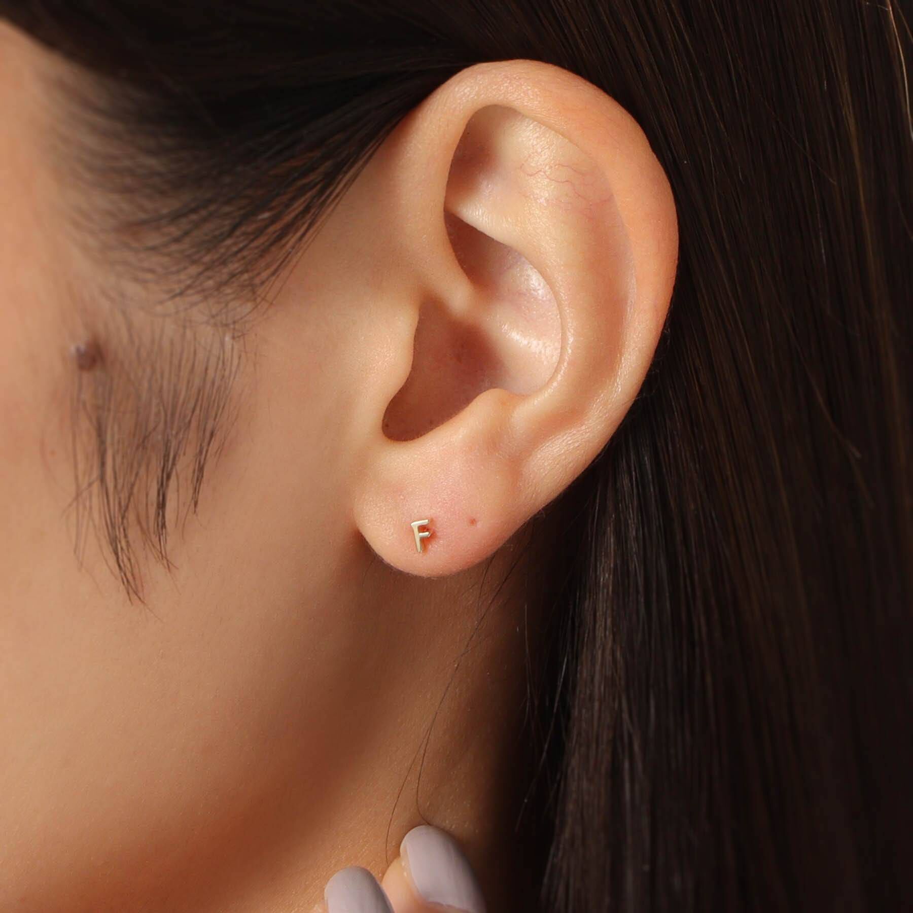 COCOSHNIK「【WEB限定】K10イニシャルＦ スタッドピアス（片耳用）」|ピアス|