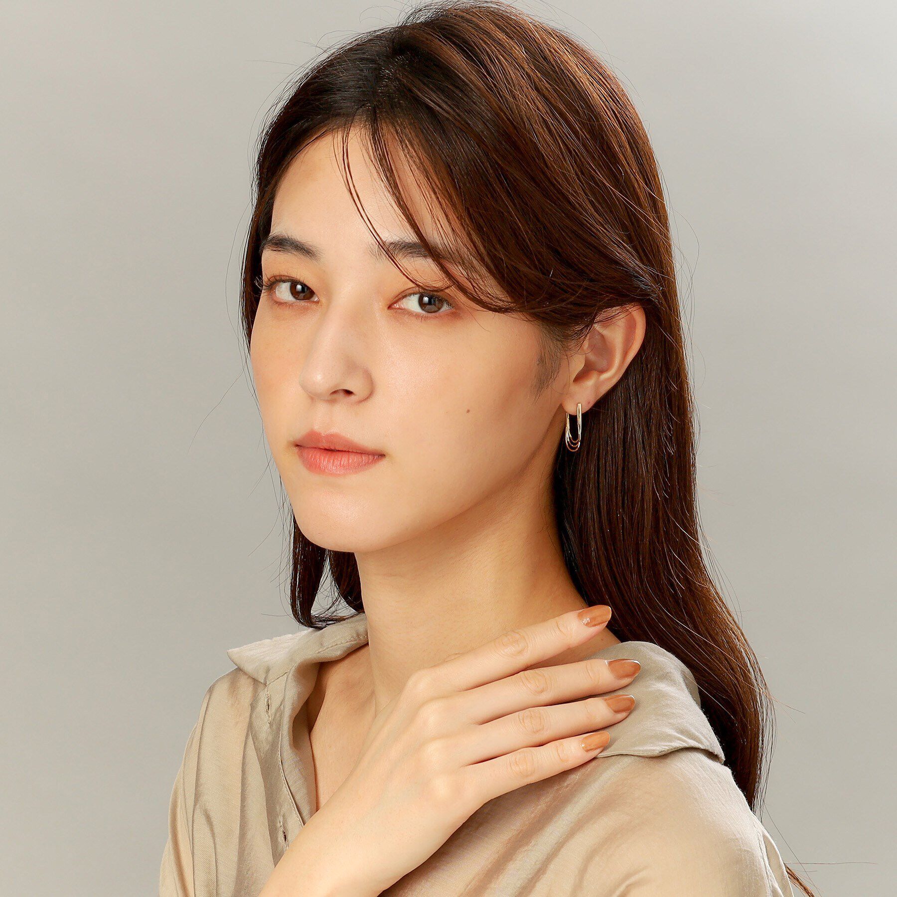 COCOSHNIK「K10コンパクト3連チェーン フープピアス」|ピアス|