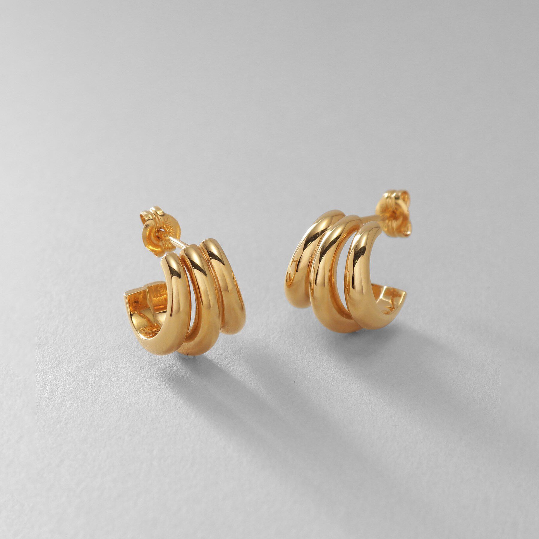 COCOSHNIK ONKITSCH「シルバー スモールフープ トリプルカーブピアス GP」|ピアス|