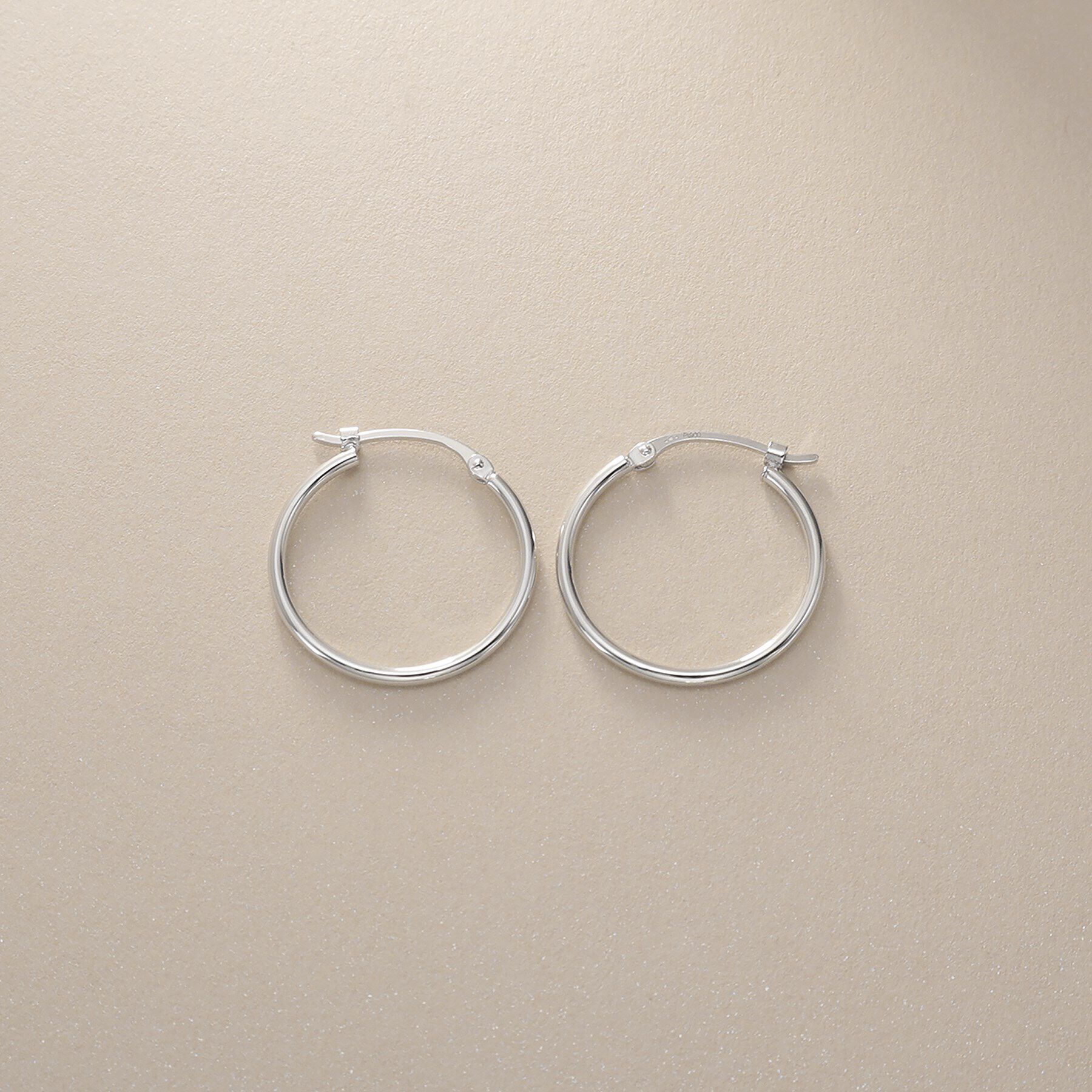 COCOSHNIK「プラチナ中空丸線フープピアス小」|ピアス|