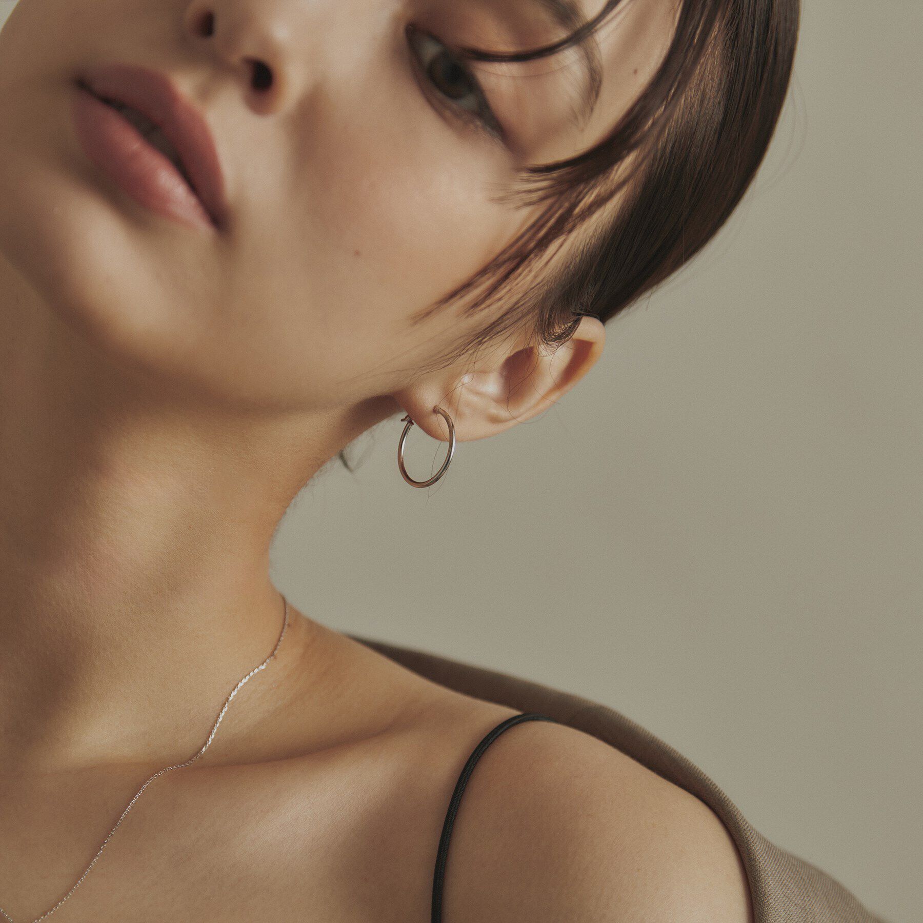 COCOSHNIK「プラチナ中空丸線フープピアス小」|ピアス|