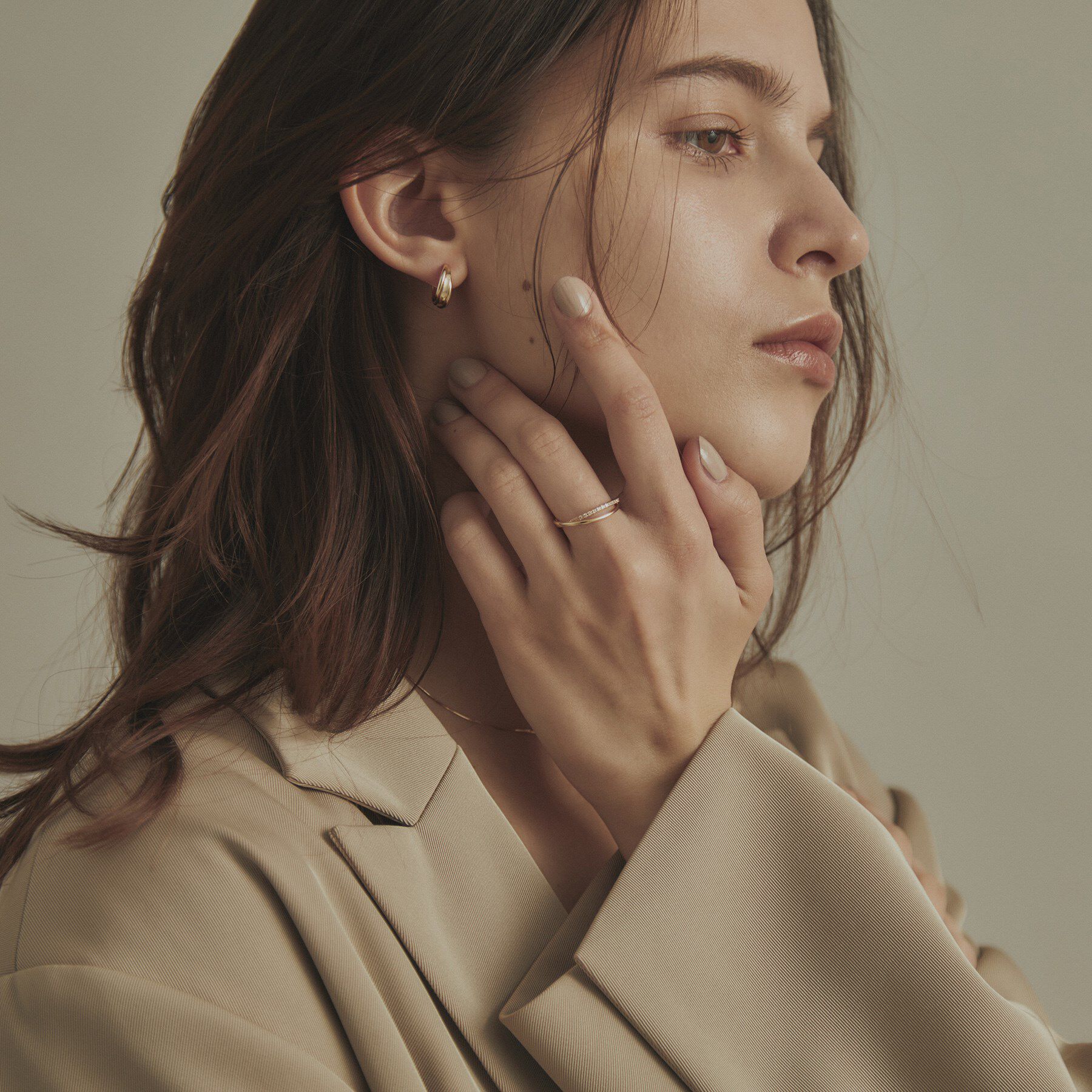 COCOSHNIK「K10甲丸トリプルツイストフープ スタッドピアス小」|ピアス|