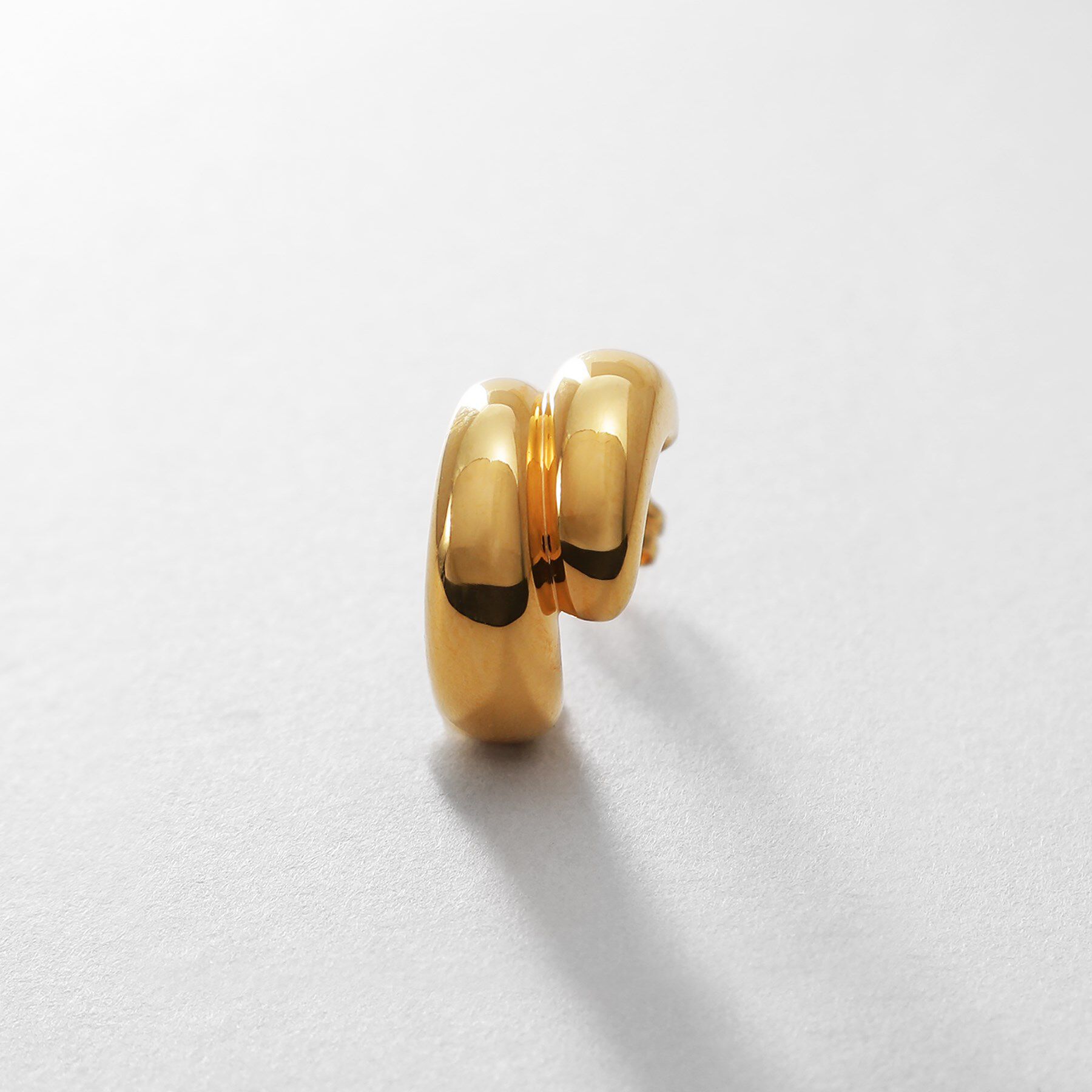 COCOSHNIK ONKITSCH「シルバー スモールフープ チャビーローテイテッドピアス GP」|ピアス|