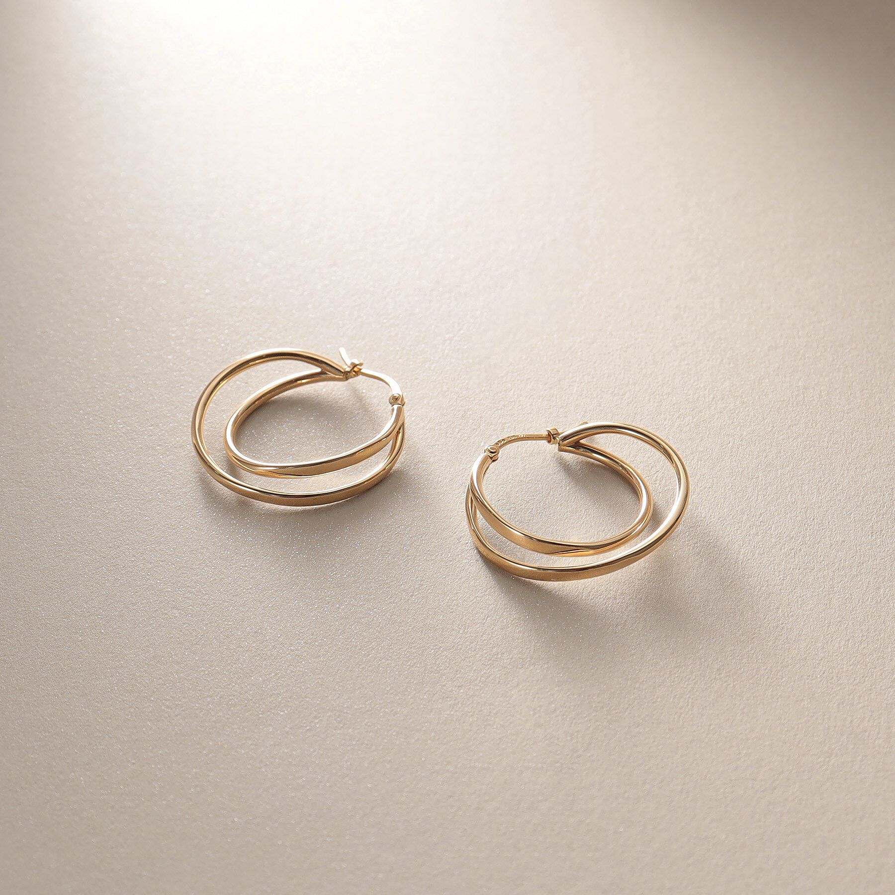 COCOSHNIK「K10中空クロスダブル フープピアス」|ピアス|