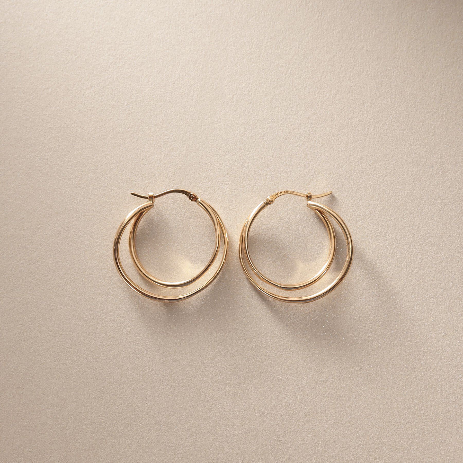 COCOSHNIK「K10中空クロスダブル フープピアス」|ピアス|