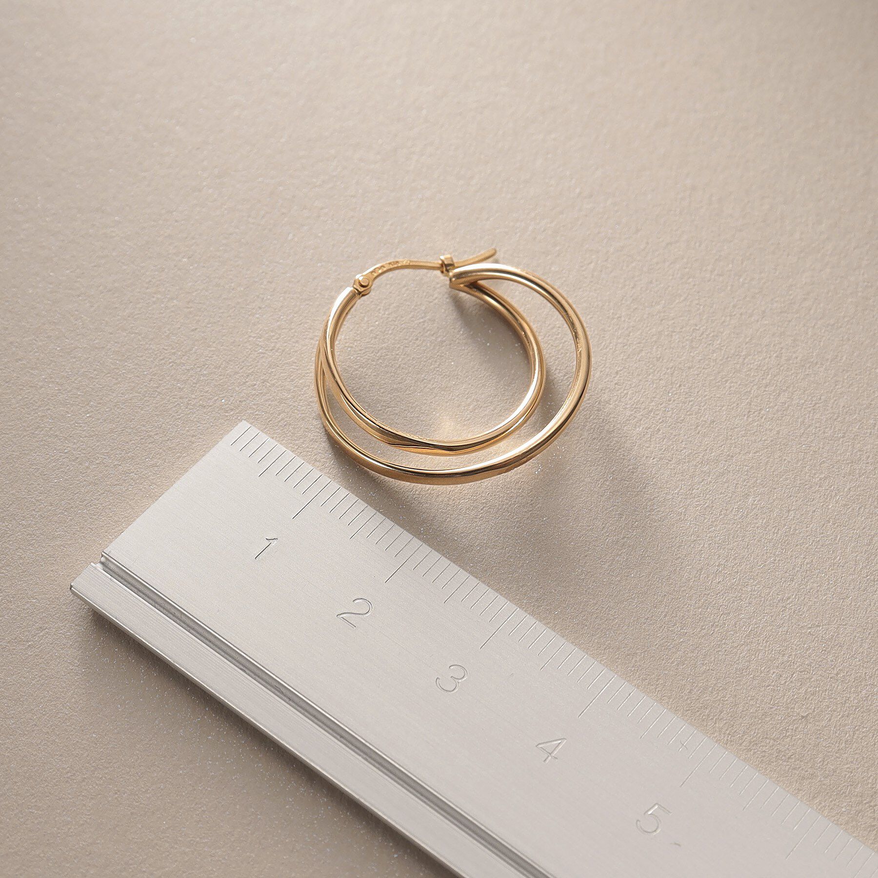 COCOSHNIK「K10中空クロスダブル フープピアス」|ピアス|