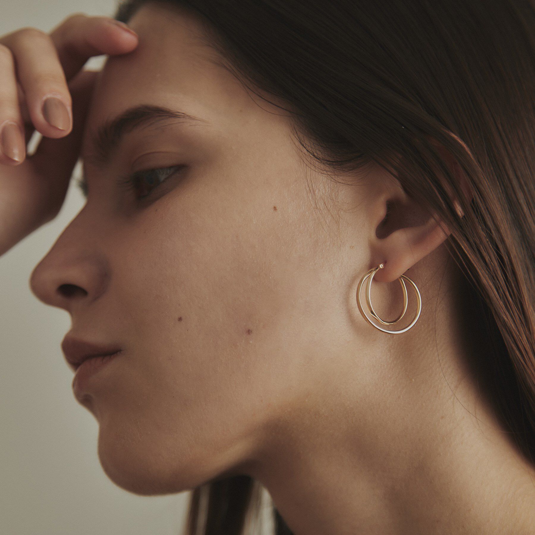 COCOSHNIK「K10中空クロスダブル フープピアス」|ピアス|