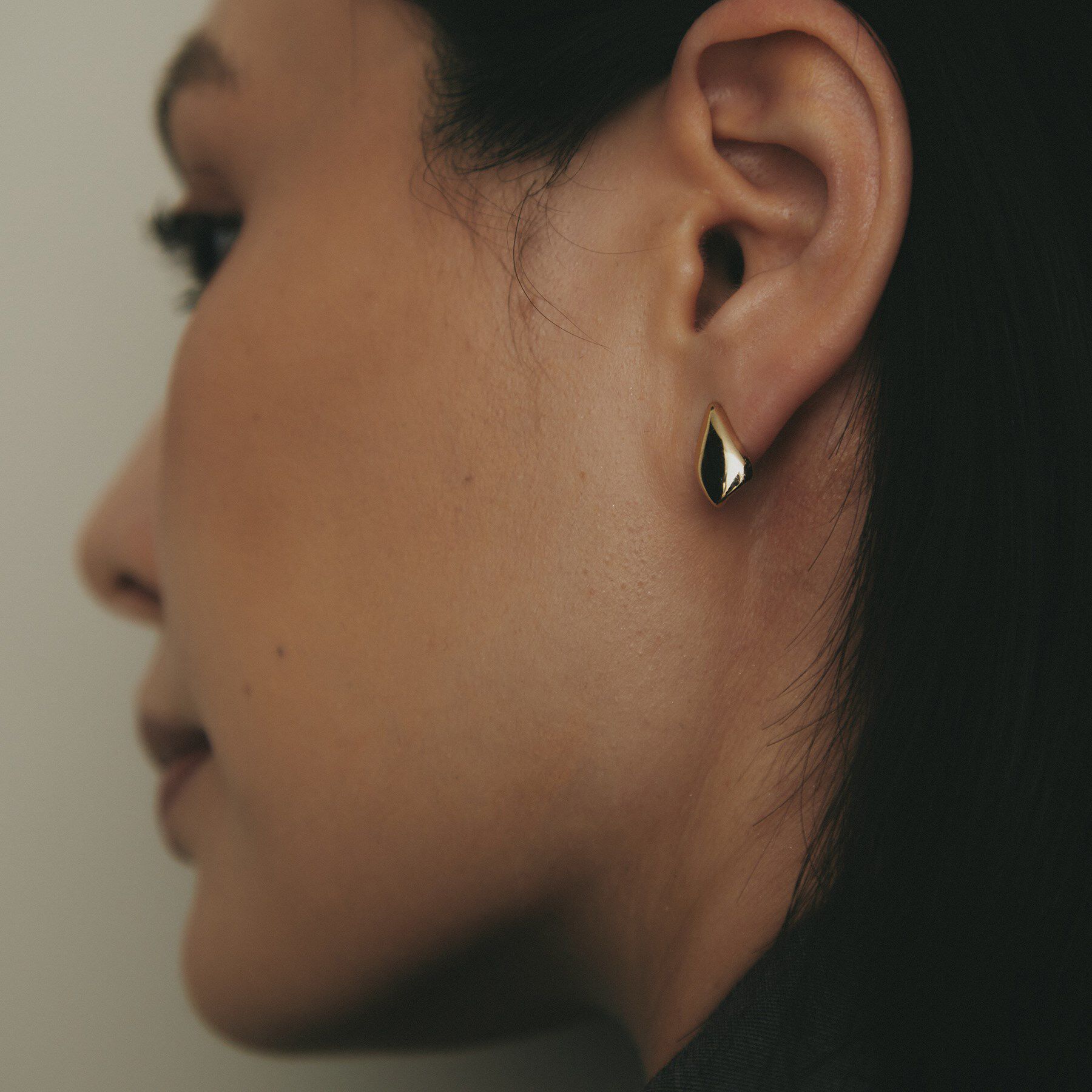 COCOSHNIK「K10甲丸ラップ スタッズピアス」|ピアス|