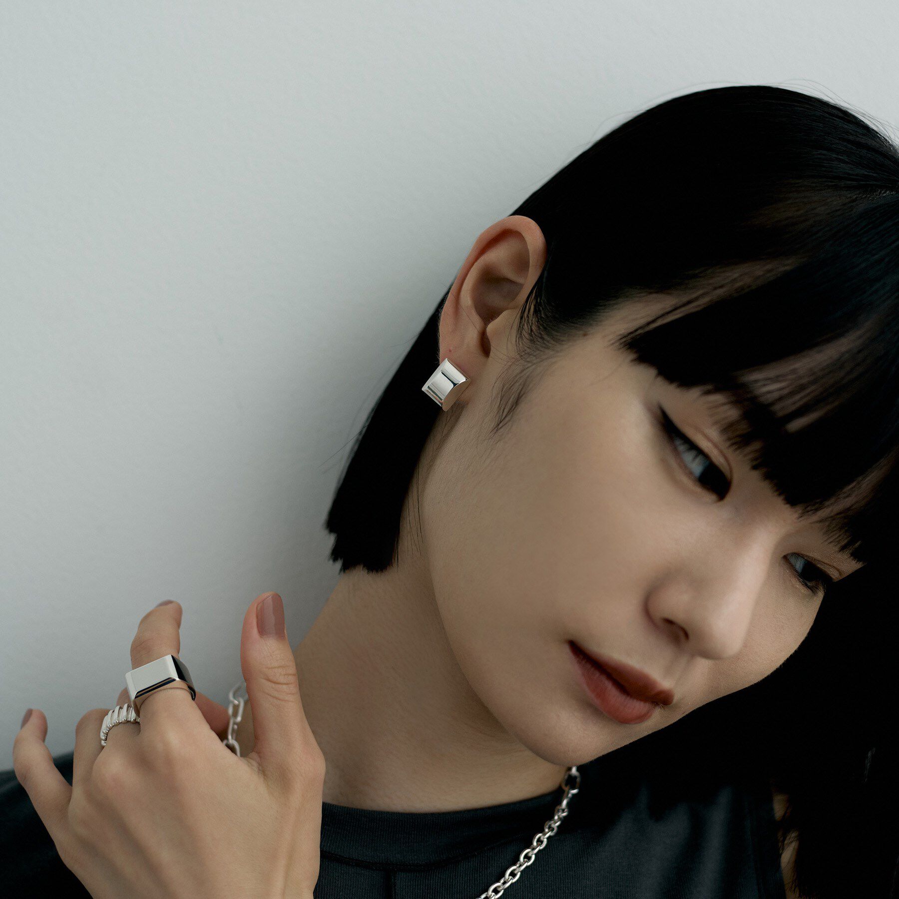 COCOSHNIK ONKITSCH「シルバー ホロウスタッドピアス スロープカット」|ピアス|