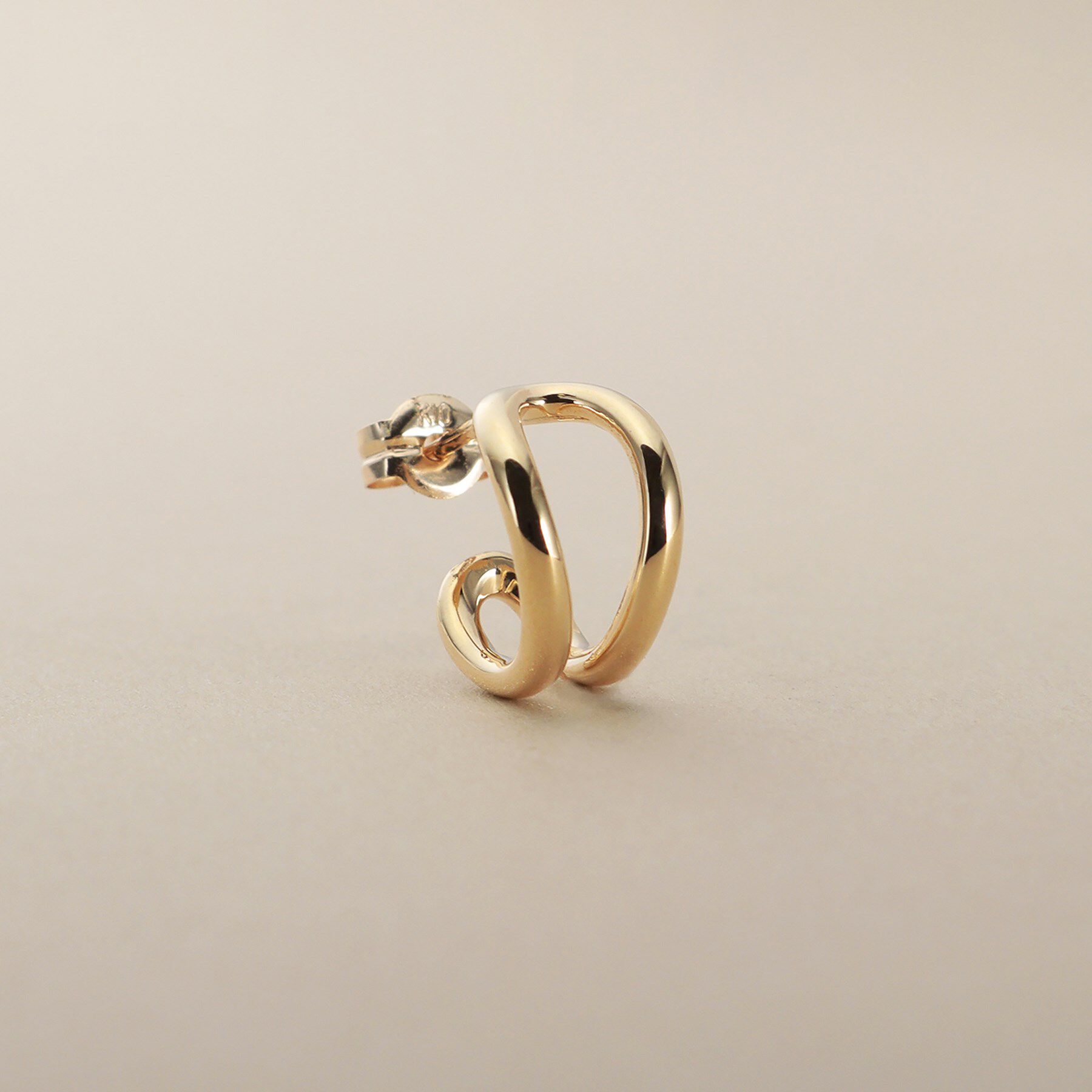 COCOSHNIK「K10ニュアンスループ スタッドピアス」|ピアス|