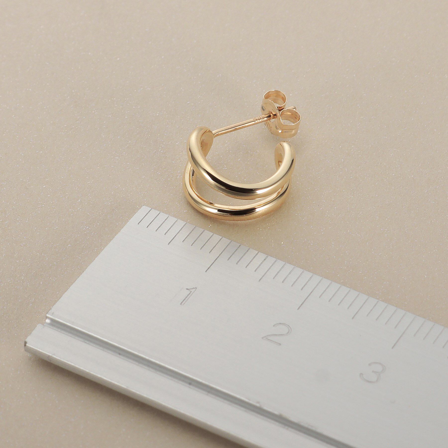 COCOSHNIK「K10ニュアンスループ スタッドピアス」|ピアス|