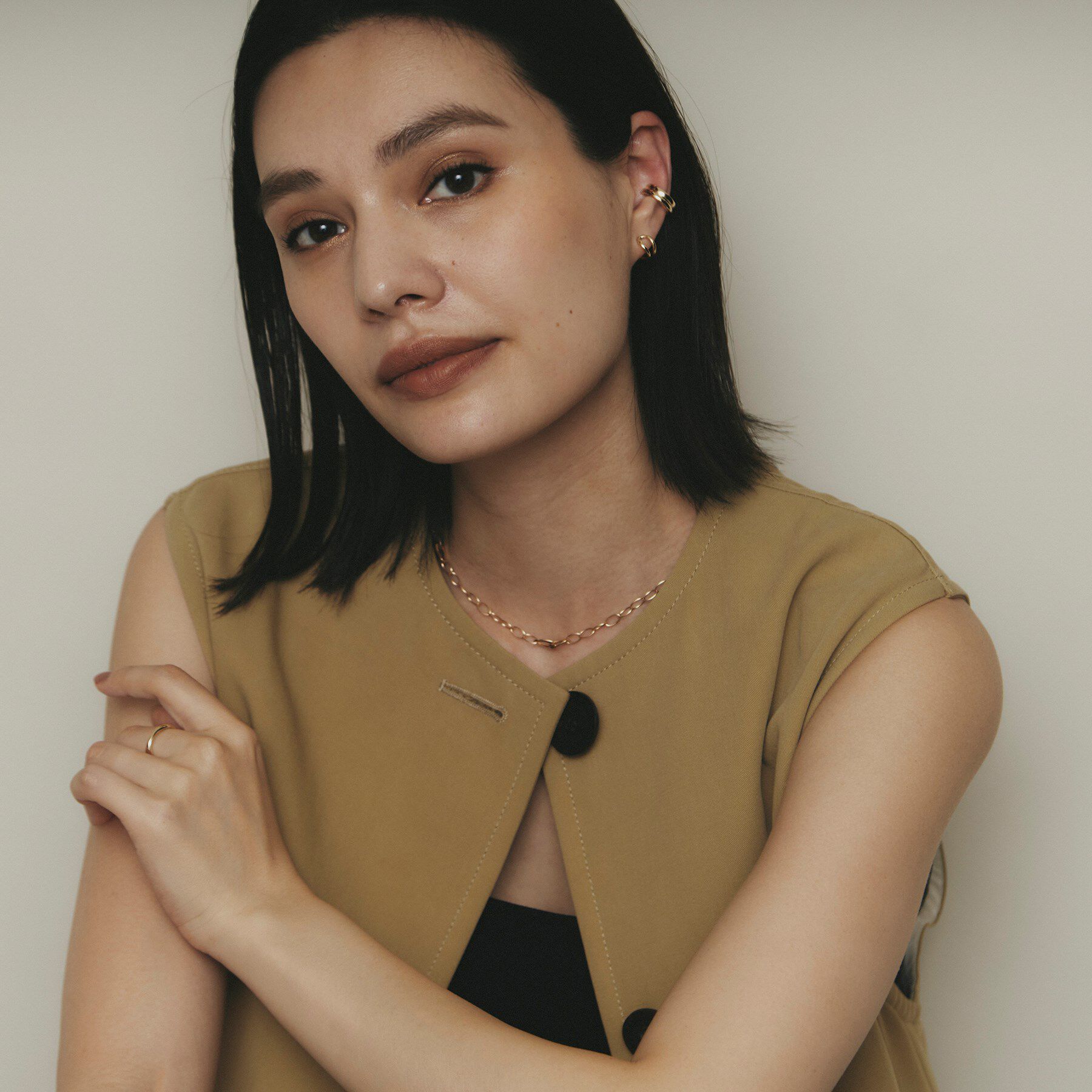 COCOSHNIK「K10ニュアンスループ スタッドピアス」|ピアス|