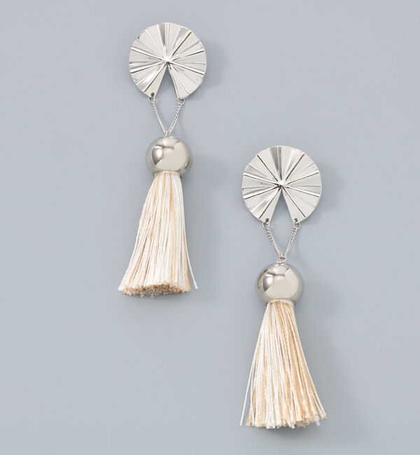 Phoebe+「【amplis】lotus tasselピアス　シルバー&times;ベージュ」|ピアス|ベージュ